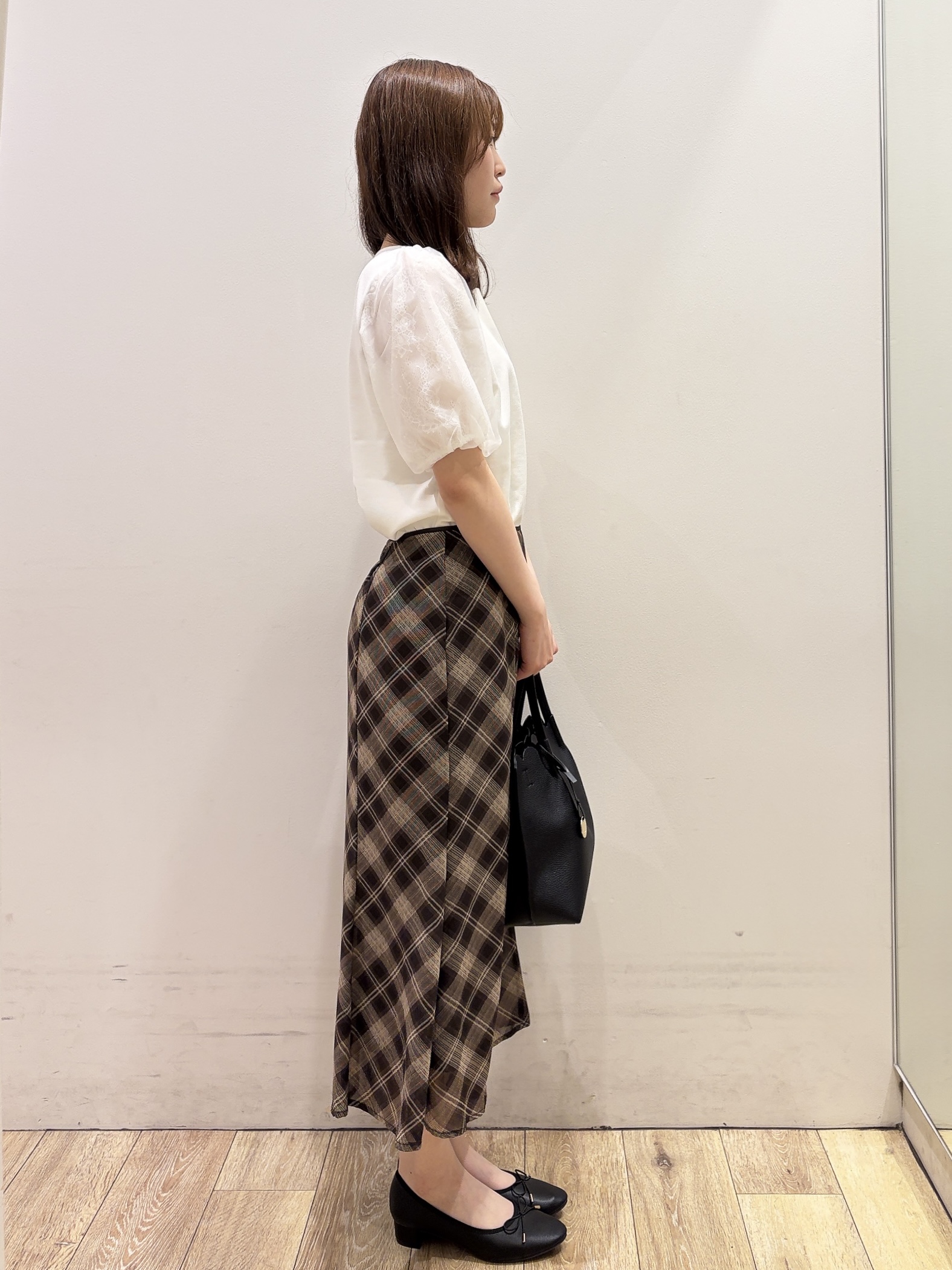 MOMOさんの「index｜【接触冷感／UVケア】シアーバルーンスリーブトップス《洗濯機OK》」を使ったコーディネート