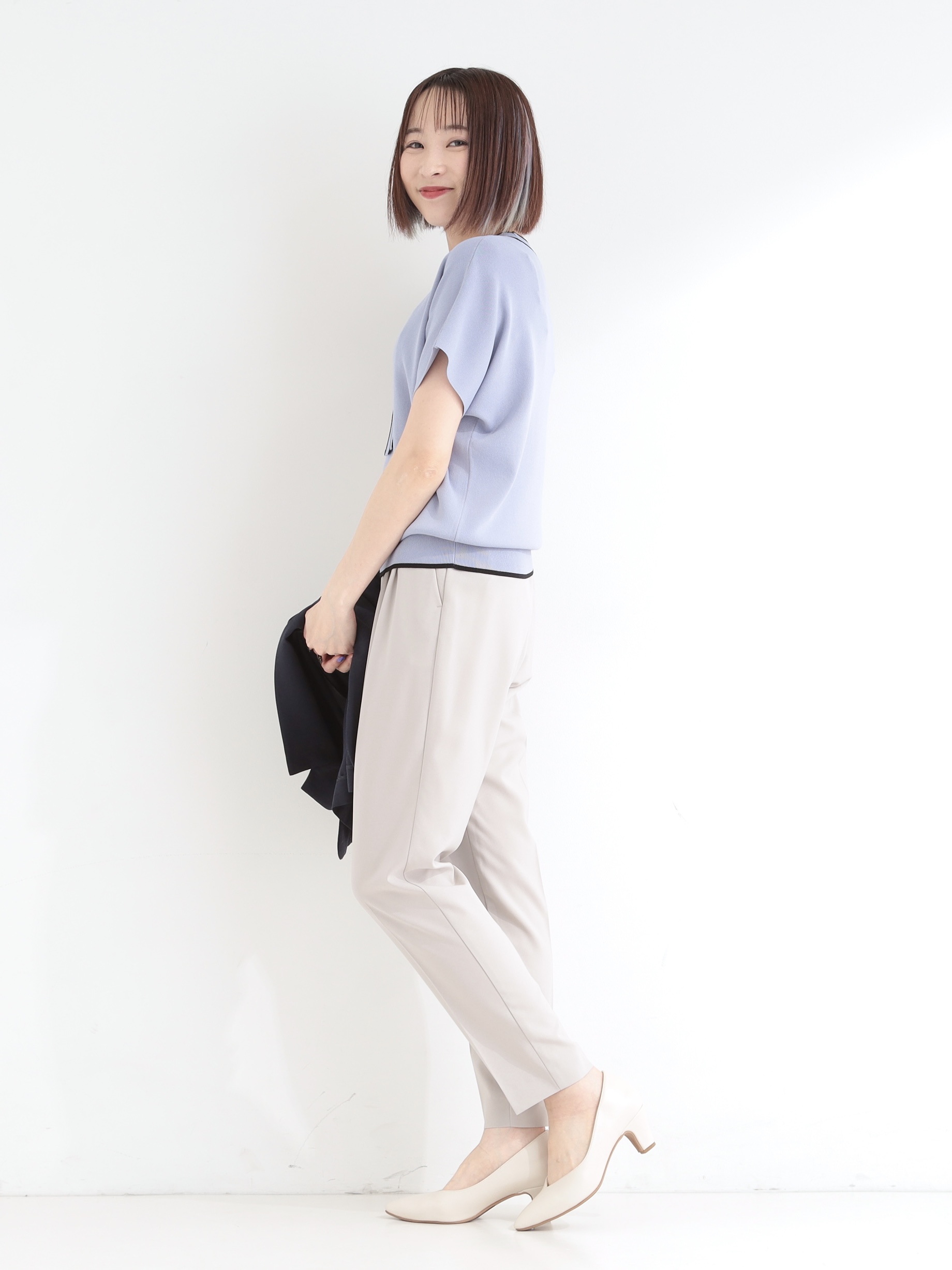 𝐜𝐡𝐢𝐤𝐚さんの「SHOO･LA･RUE｜【高レビュー/毎日洗える/UV】二の腕も隠せる 配色ボウタイニット」を使ったコーディネート