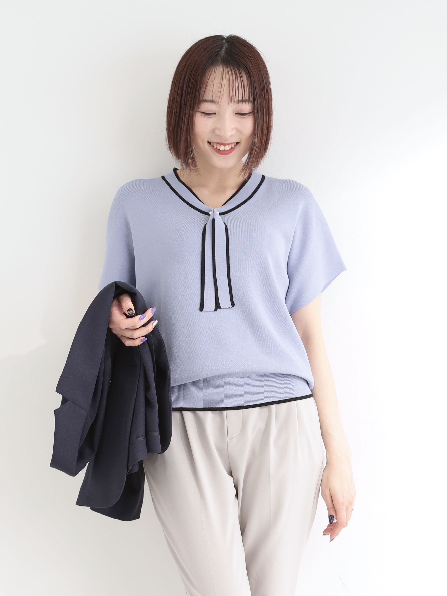 𝐜𝐡𝐢𝐤𝐚さんの「SHOO･LA･RUE｜【高レビュー/毎日洗える/UV】二の腕も隠せる 配色ボウタイニット」を使ったコーディネート