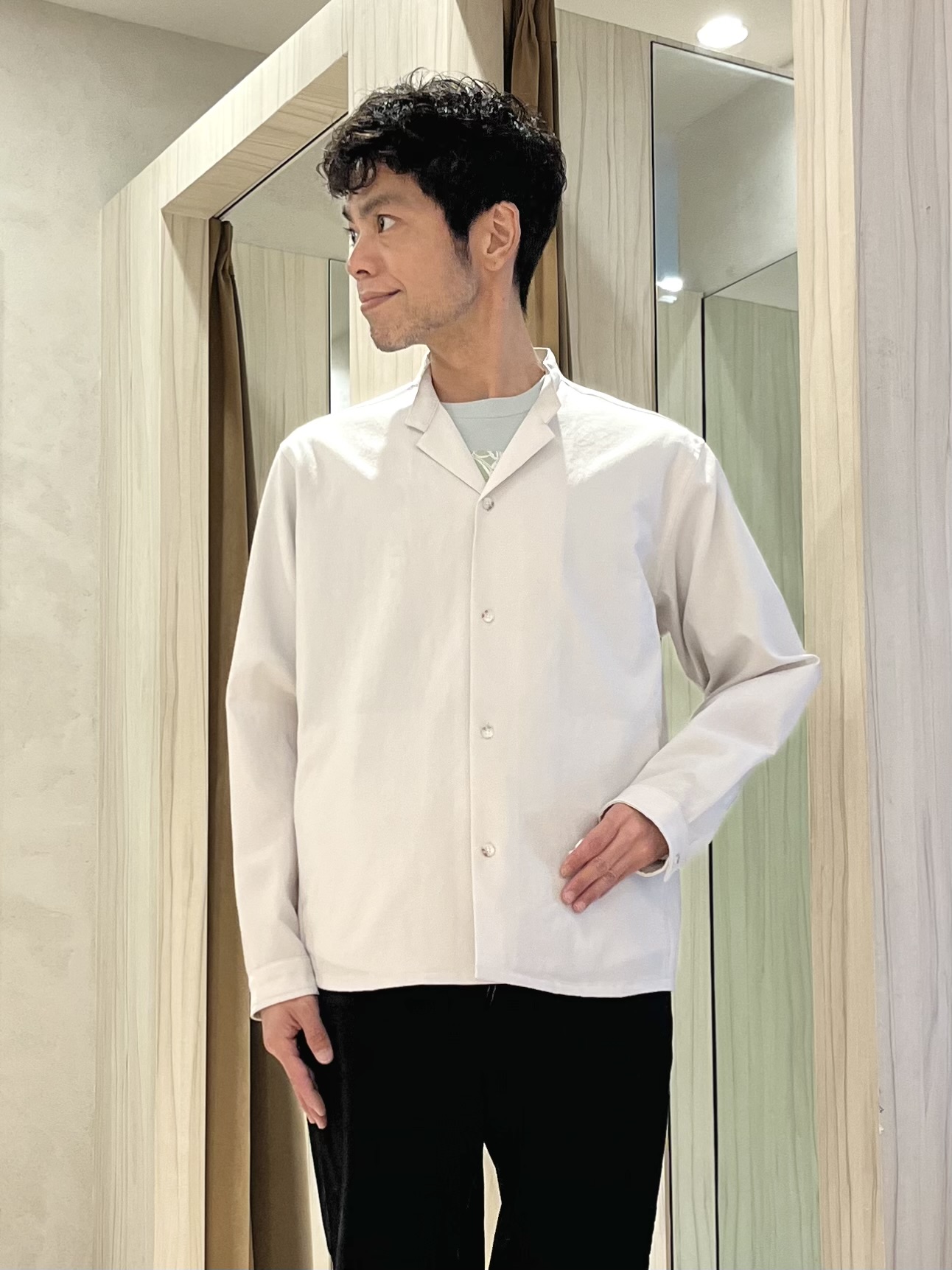 URAさんの「TAKEO KIKUCHI｜【撥水・洗える・シワになりにくい】 リランチェ（R） シャツ」を使ったコーディネート