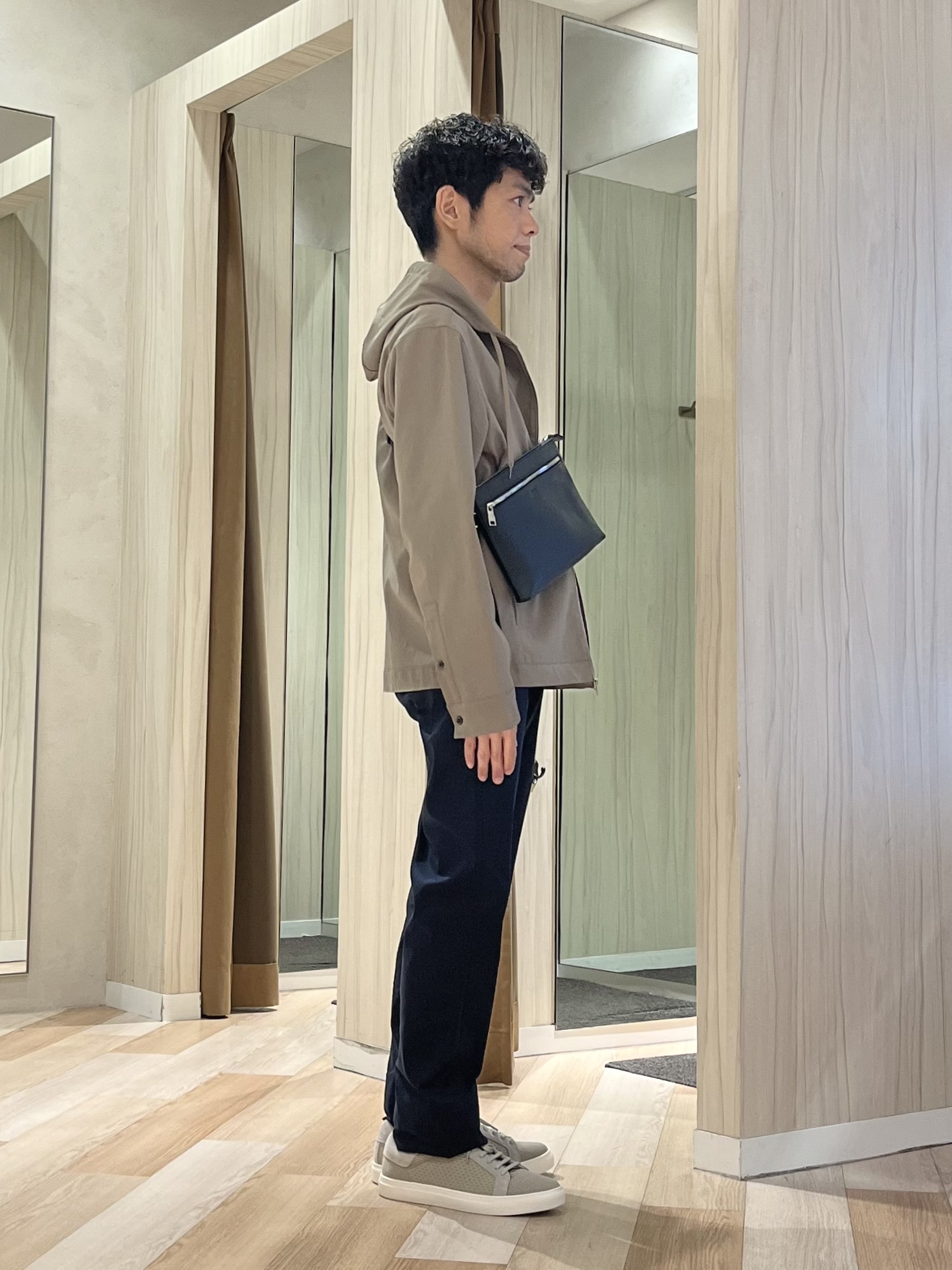 URAさんの「TAKEO KIKUCHI｜【撥水・洗える・シワになりにくい】 リランチェ（R） フードブルゾン」を使ったコーディネート
