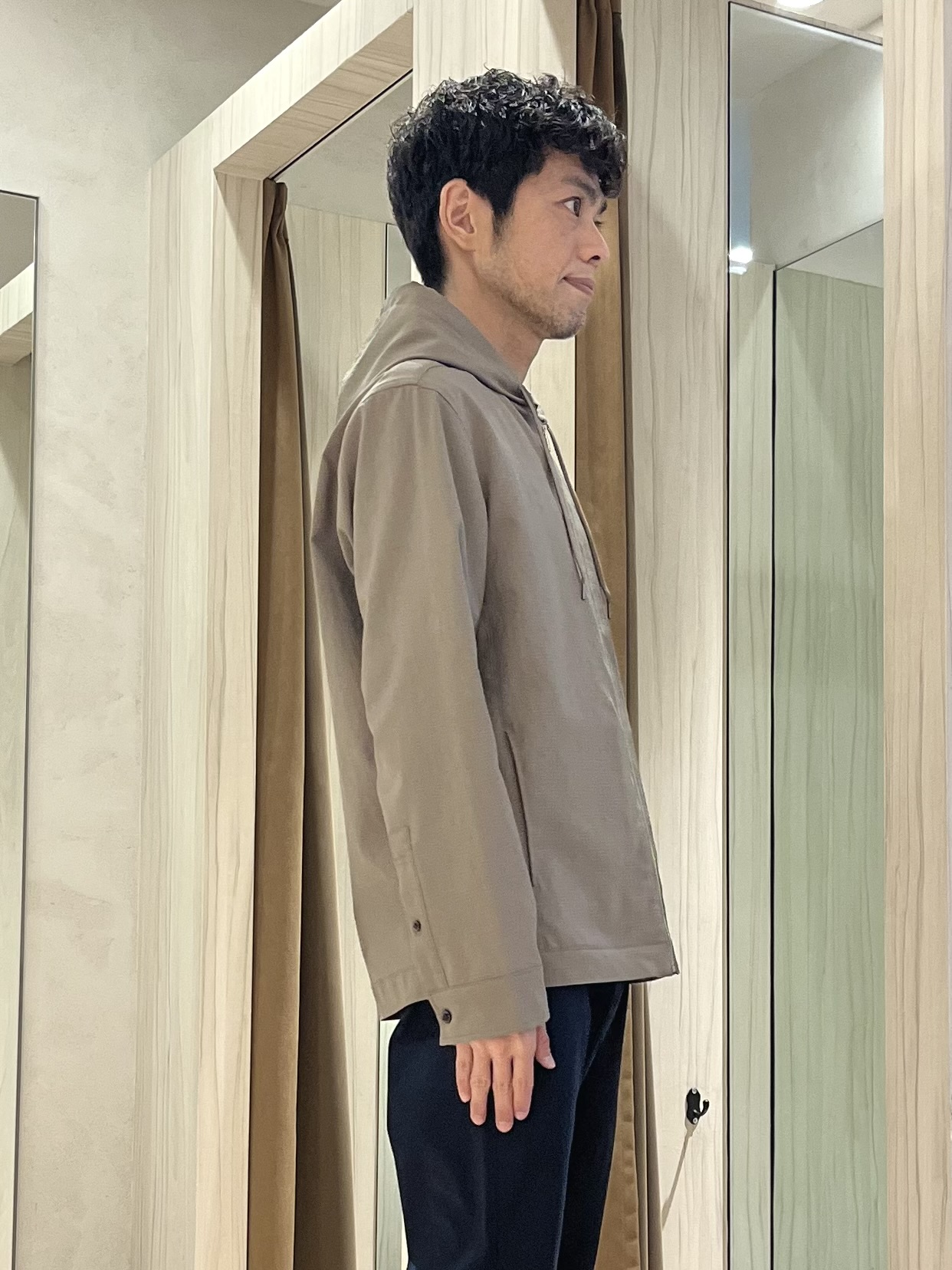 URAさんの「TAKEO KIKUCHI｜【撥水・洗える・シワになりにくい】 リランチェ（R） フードブルゾン」を使ったコーディネート