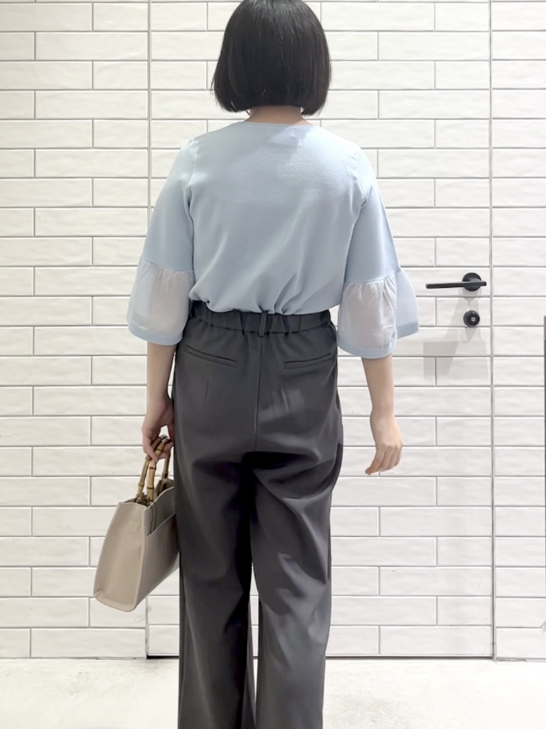しおりさんの「OPAQUE.CLIP｜シアーフレアスリーブニット【洗濯機OK／抗ピル】」を使ったコーディネート