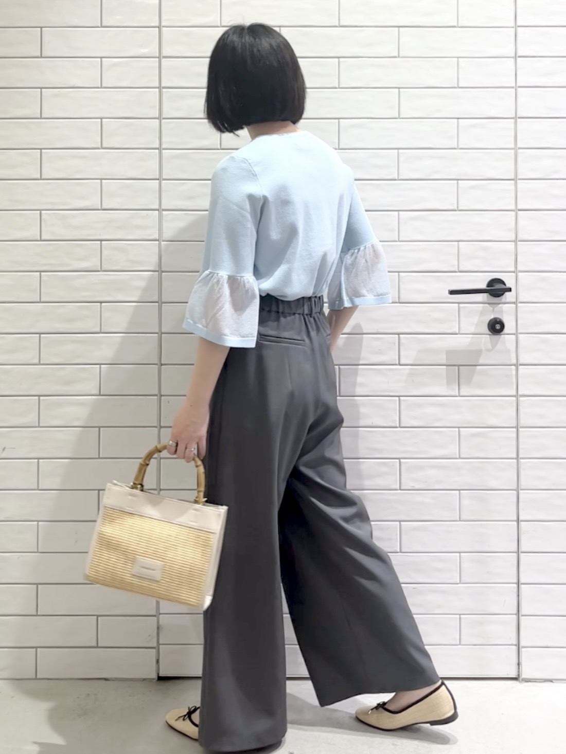 しおりさんの「OPAQUE.CLIP｜シアーフレアスリーブニット【洗濯機OK／抗ピル】」を使ったコーディネート