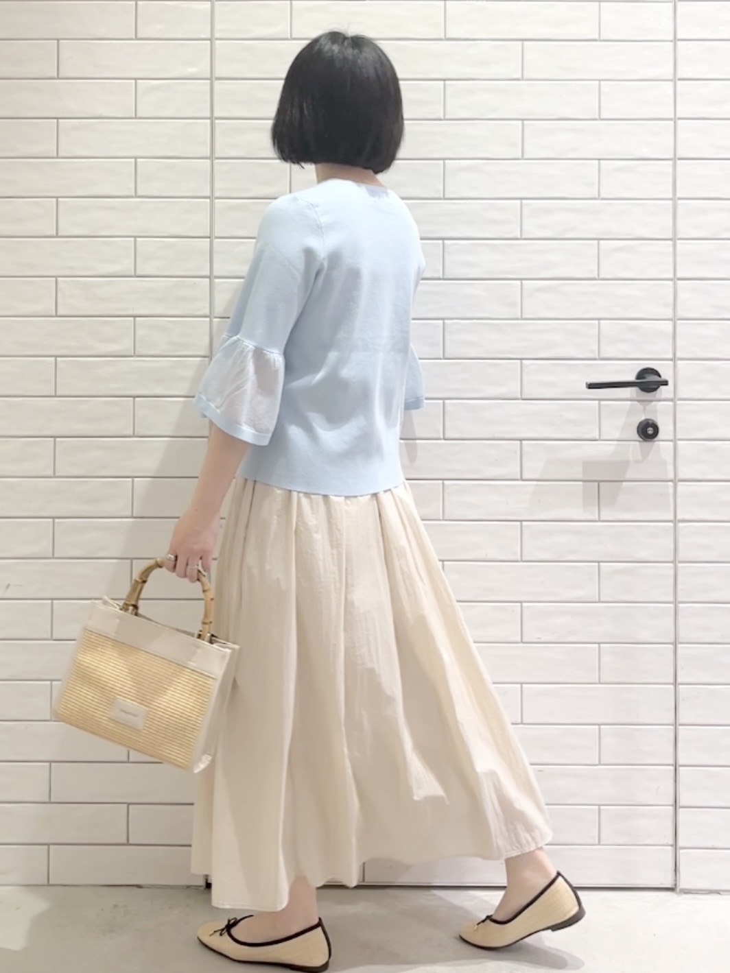 しおりさんの「OPAQUE.CLIP｜シアーフレアスリーブニット【洗濯機OK／抗ピル】」を使ったコーディネート