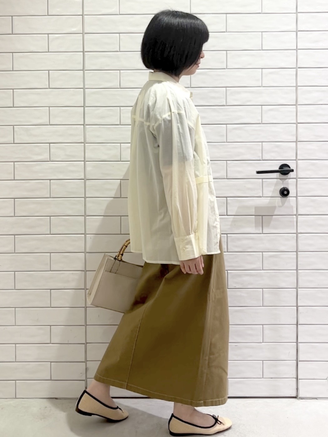 しおりさんの「OPAQUE.CLIP｜シアーローンシャツ【洗濯機OK】」を使ったコーディネート
