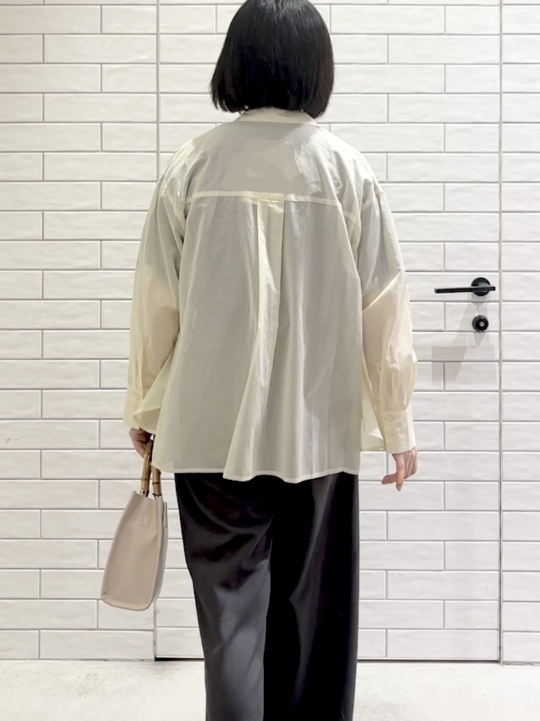 しおりさんの「OPAQUE.CLIP｜シアーローンシャツ【洗濯機OK】」を使ったコーディネート
