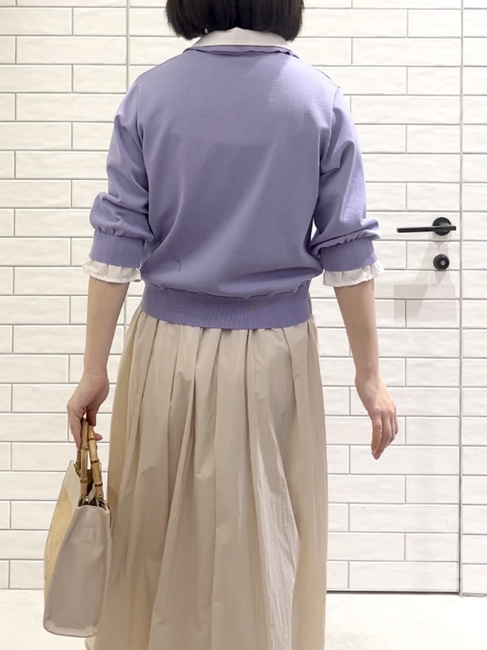 しおりさんの「OPAQUE.CLIP｜シャツレイヤード風ポロニット【洗濯機OK】」を使ったコーディネート