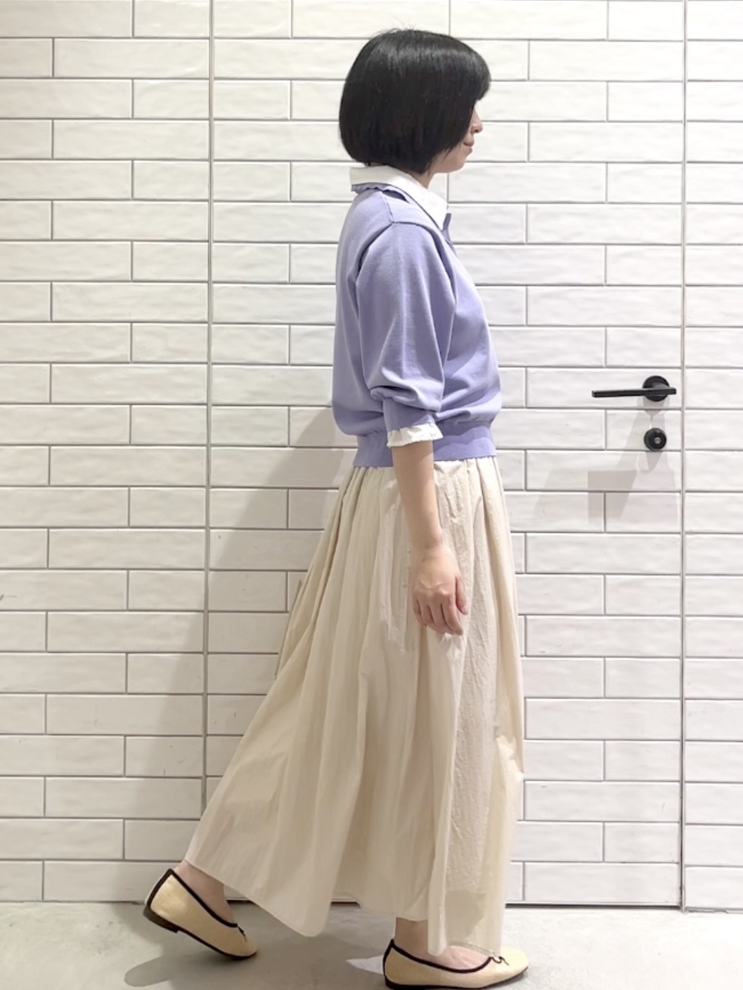 しおりさんの「OPAQUE.CLIP｜シャツレイヤード風ポロニット【洗濯機OK】」を使ったコーディネート