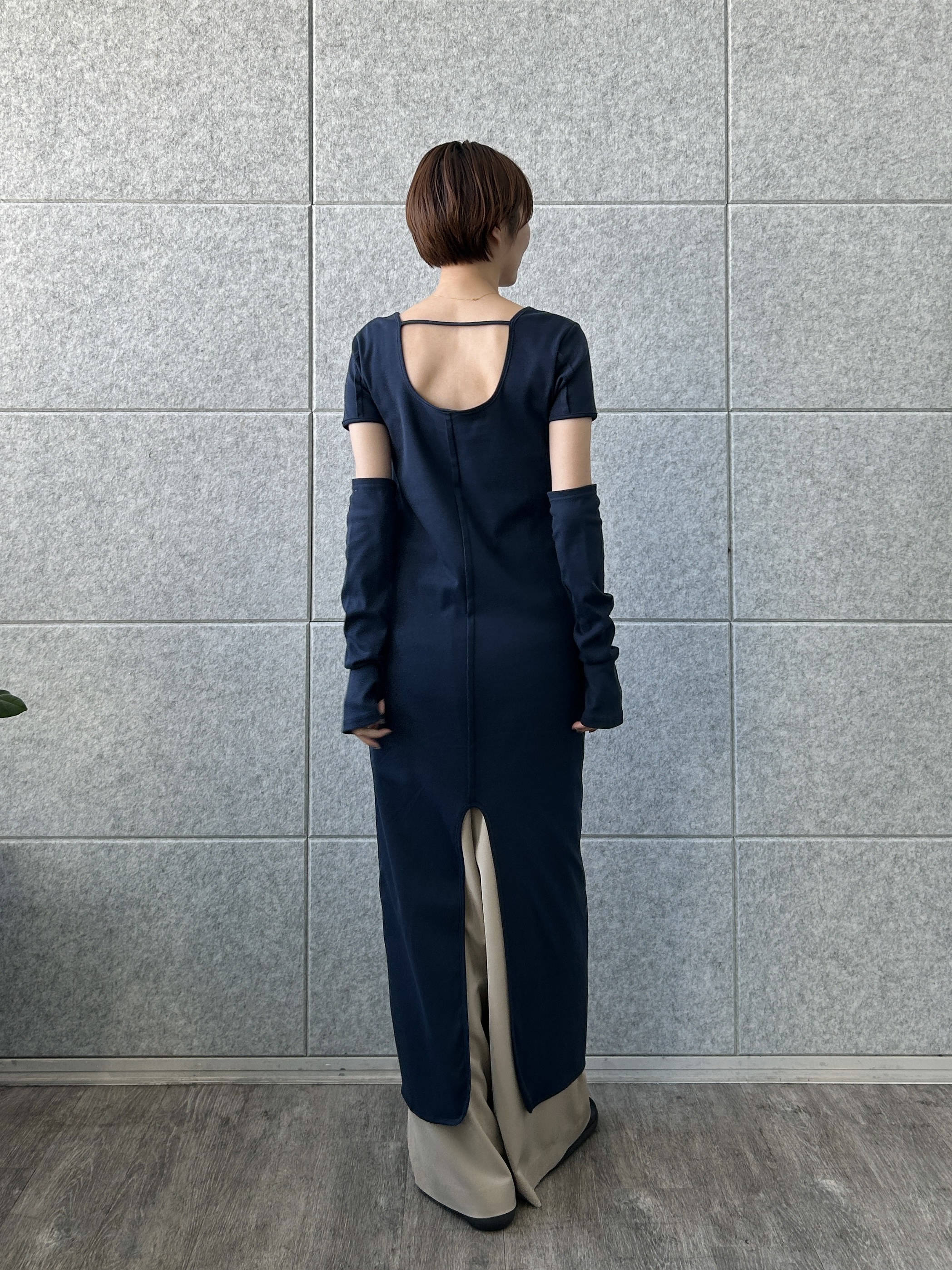 harunaさんの「CODE A｜arm cover square neck dress」を使ったコーディネート