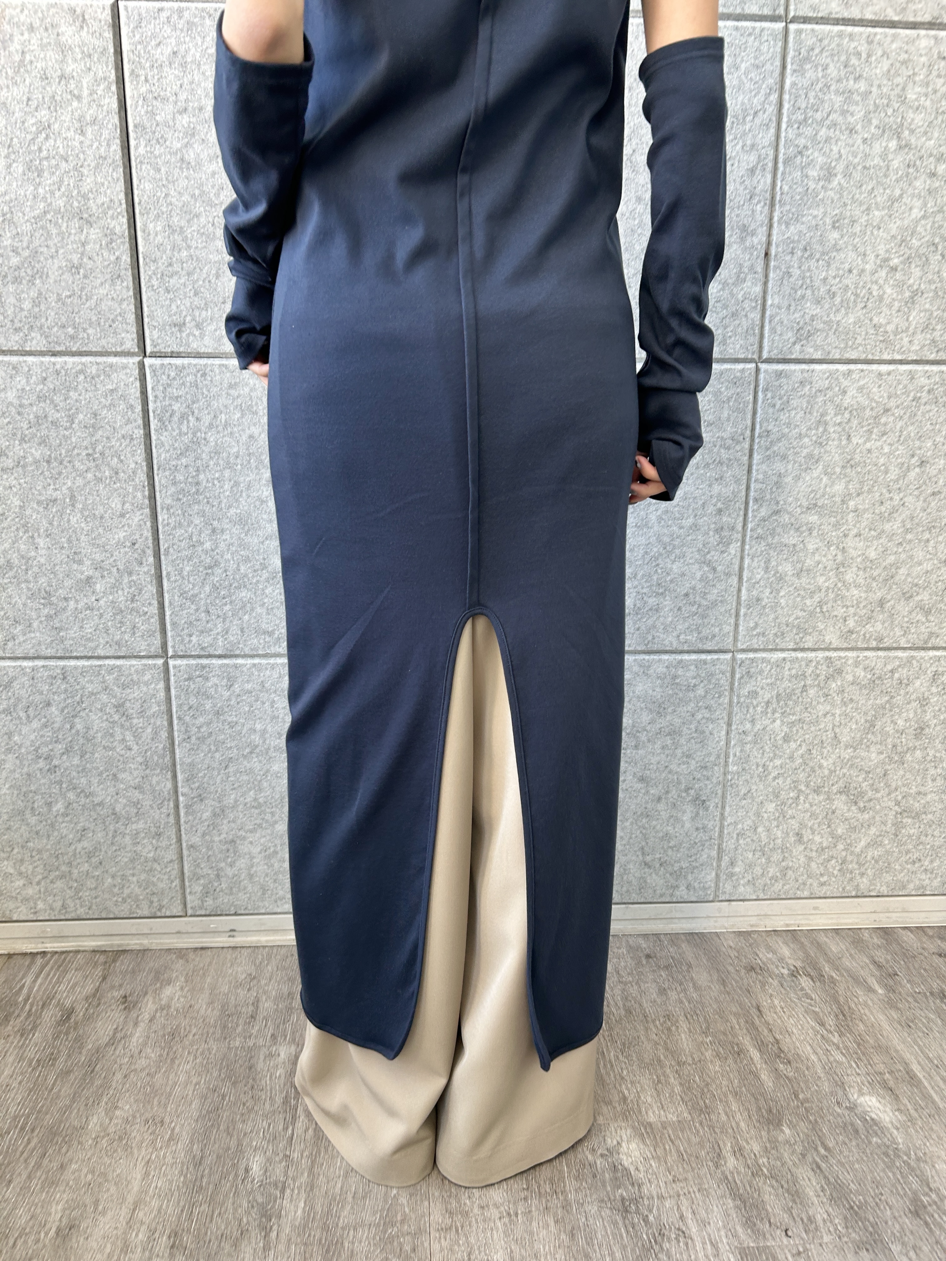 harunaさんの「CODE A｜arm cover square neck dress」を使ったコーディネート