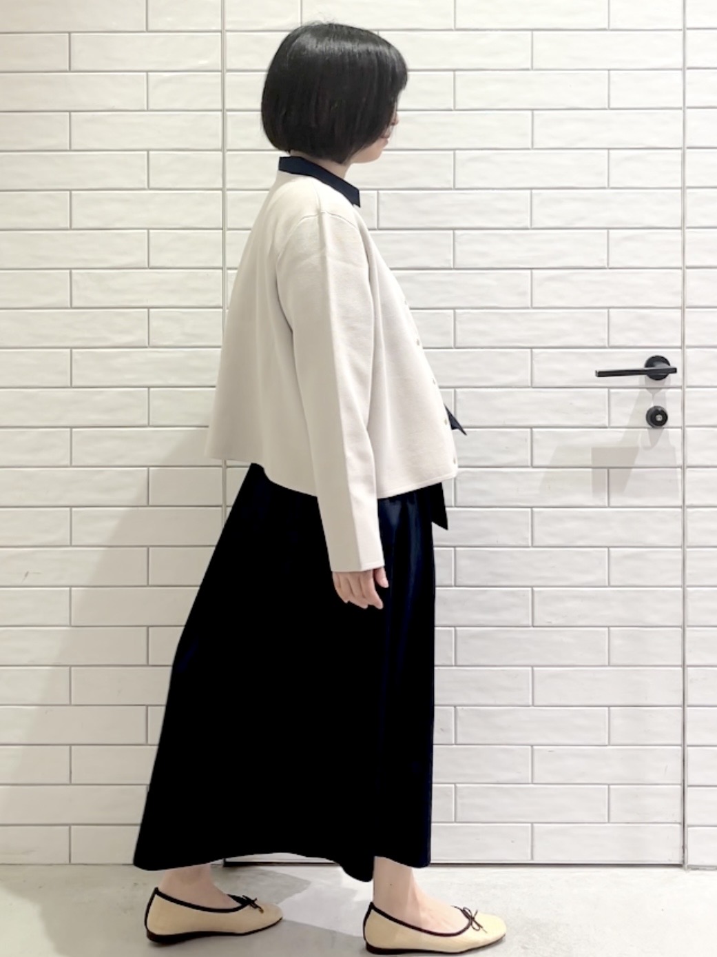 しおりさんの「OPAQUE.CLIP｜スナップボタンニットカーディガン【洗濯機OK／抗ピル】」を使ったコーディネート