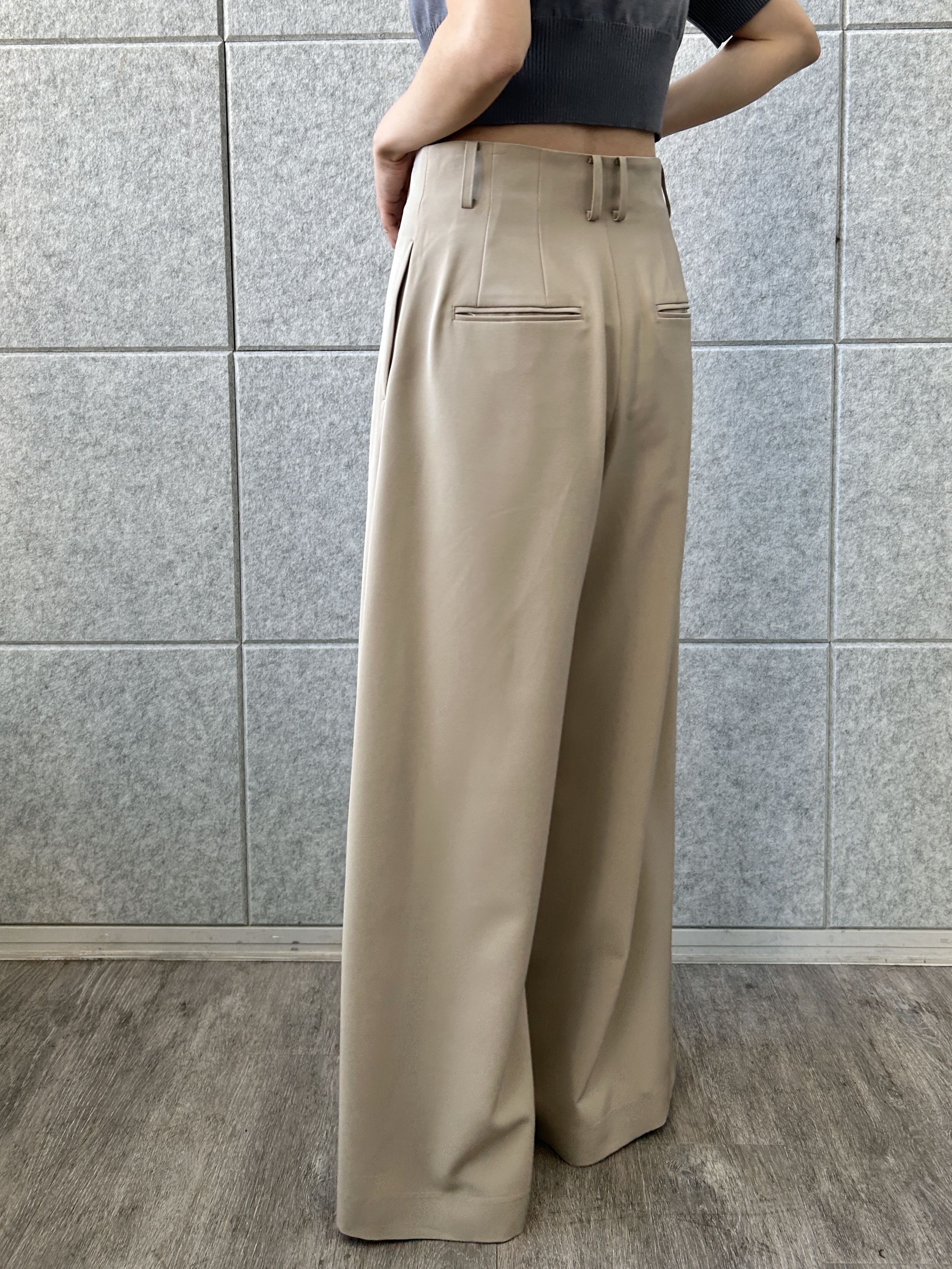 harunaさんの「CODE A｜zip wide pants」を使ったコーディネート