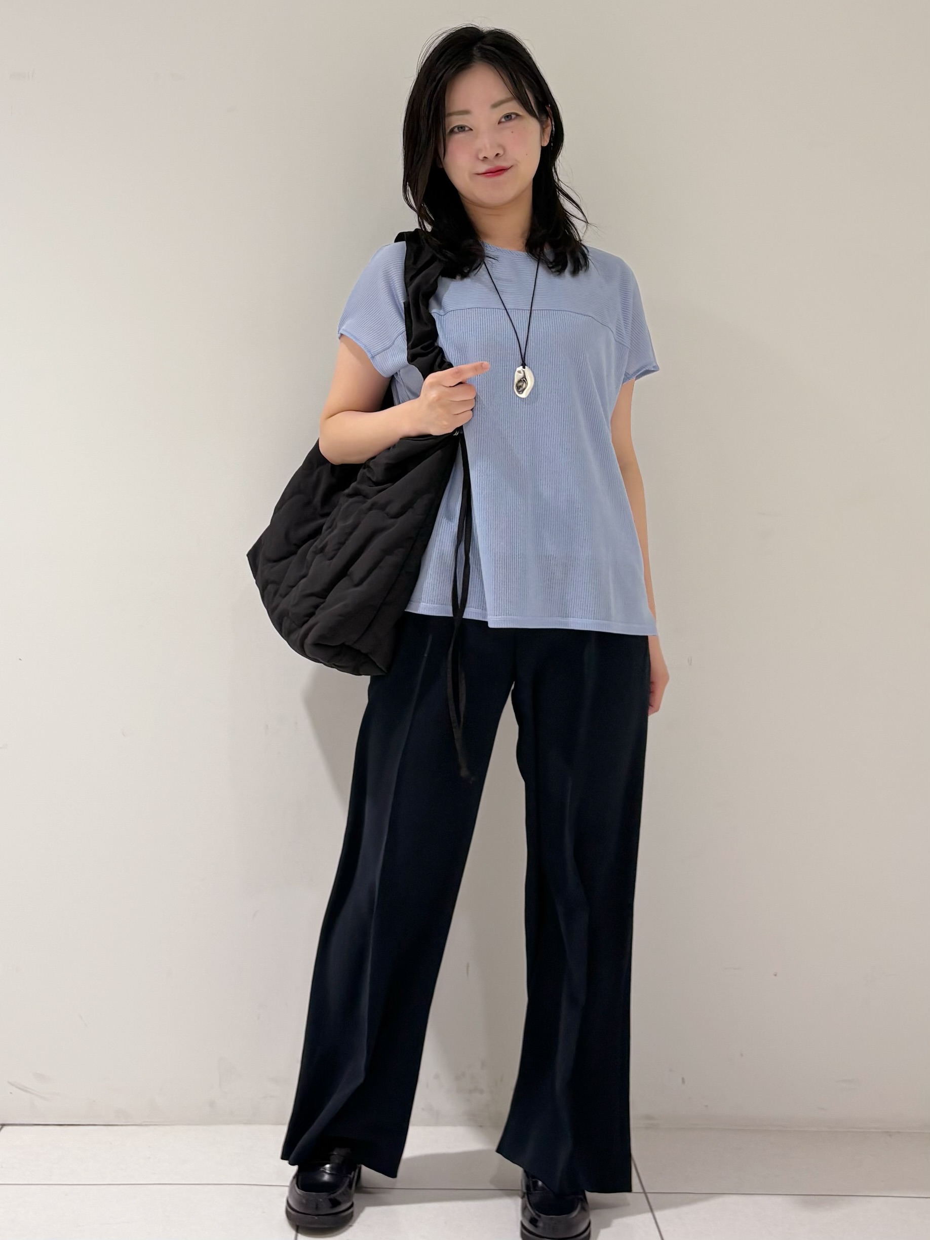 momokoさんの「INDIVI｜【洗える／アンサンブル可能】シアースストライプトップス」を使ったコーディネート