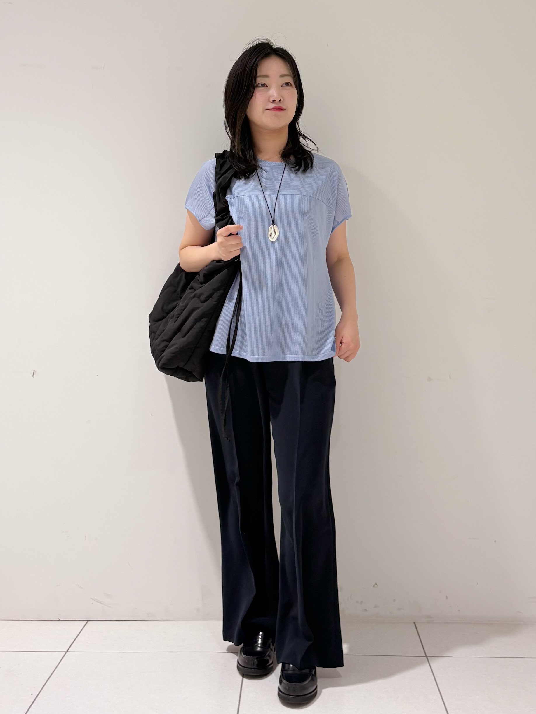 momokoさんの「INDIVI｜【洗える／アンサンブル可能】シアースストライプトップス」を使ったコーディネート