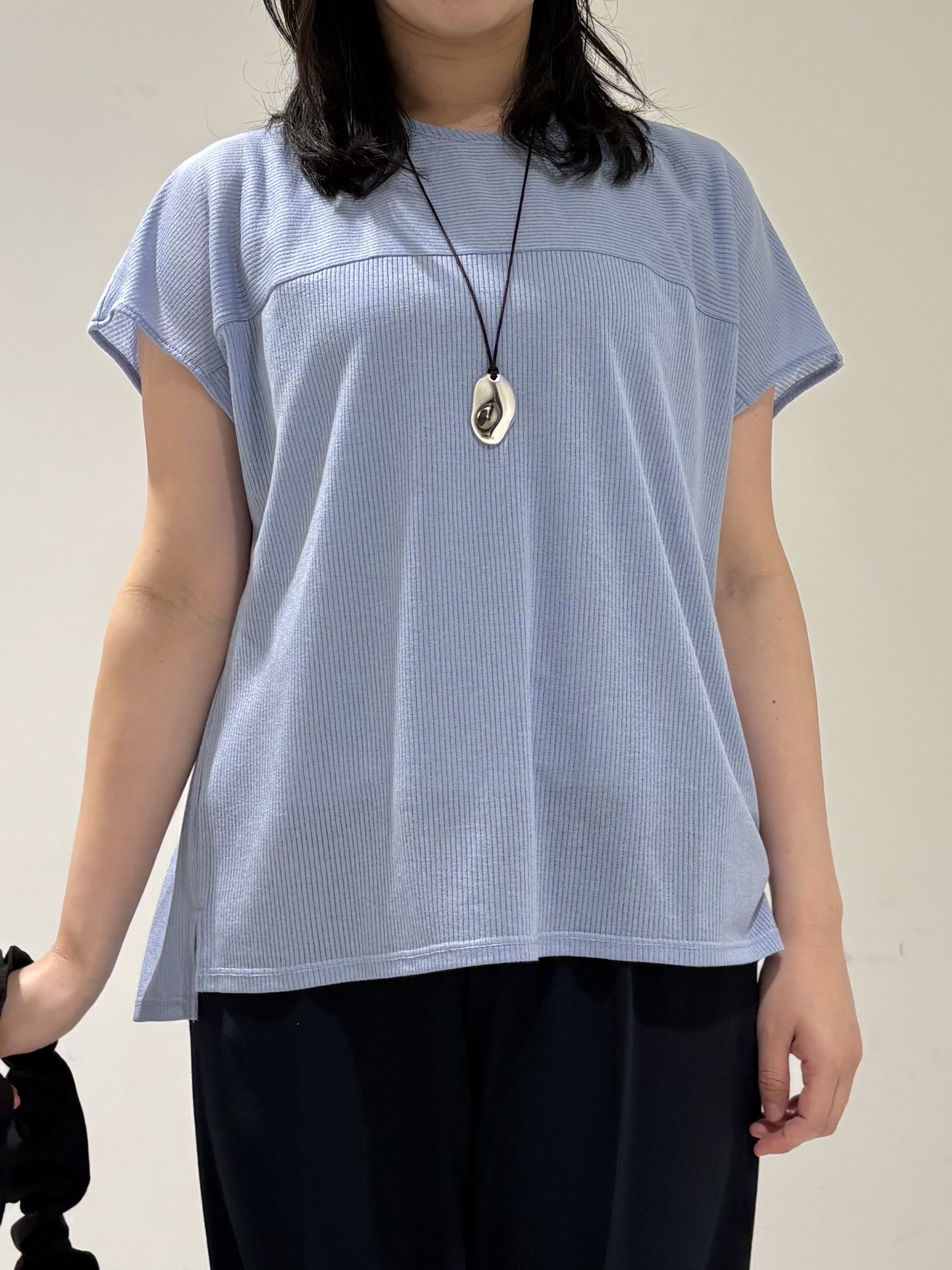 momokoさんの「INDIVI｜【洗える／アンサンブル可能】シアースストライプトップス」を使ったコーディネート