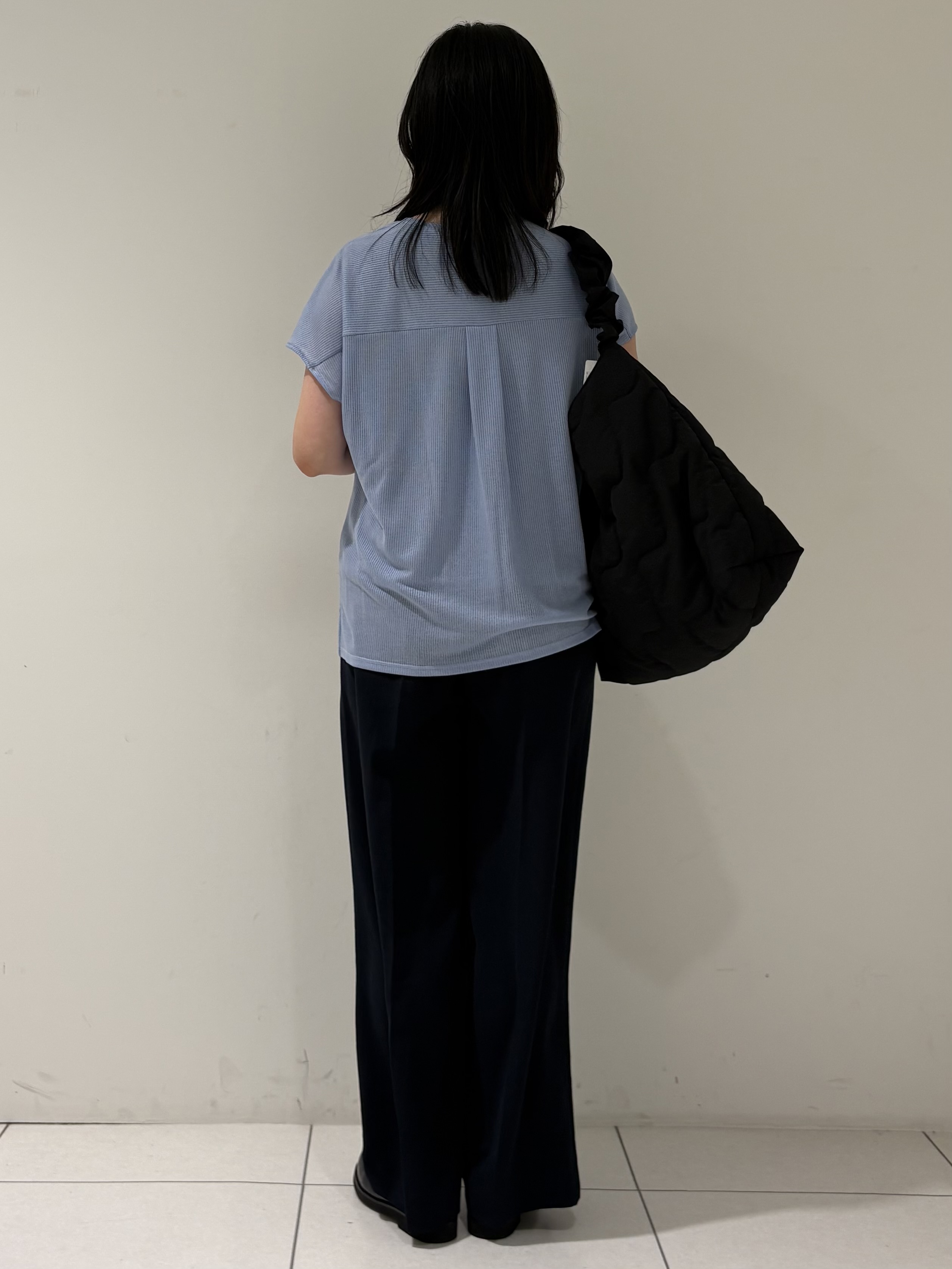 momokoさんの「INDIVI｜【洗える／アンサンブル可能】シアースストライプトップス」を使ったコーディネート