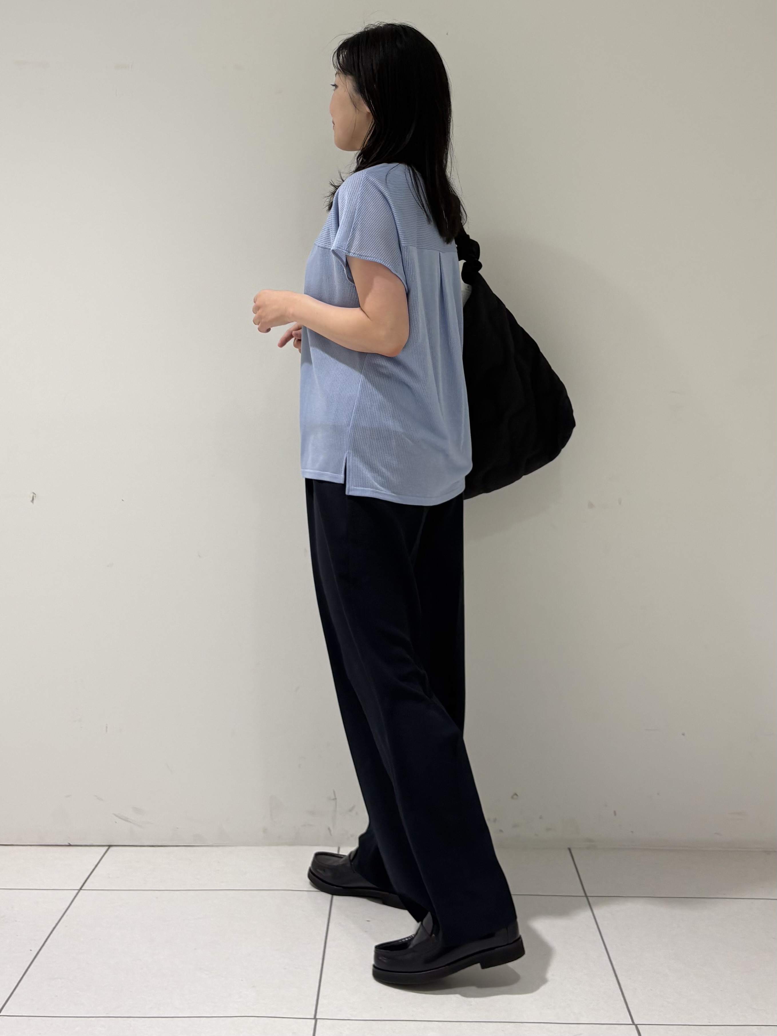 momokoさんの「INDIVI｜【洗える／アンサンブル可能】シアースストライプトップス」を使ったコーディネート