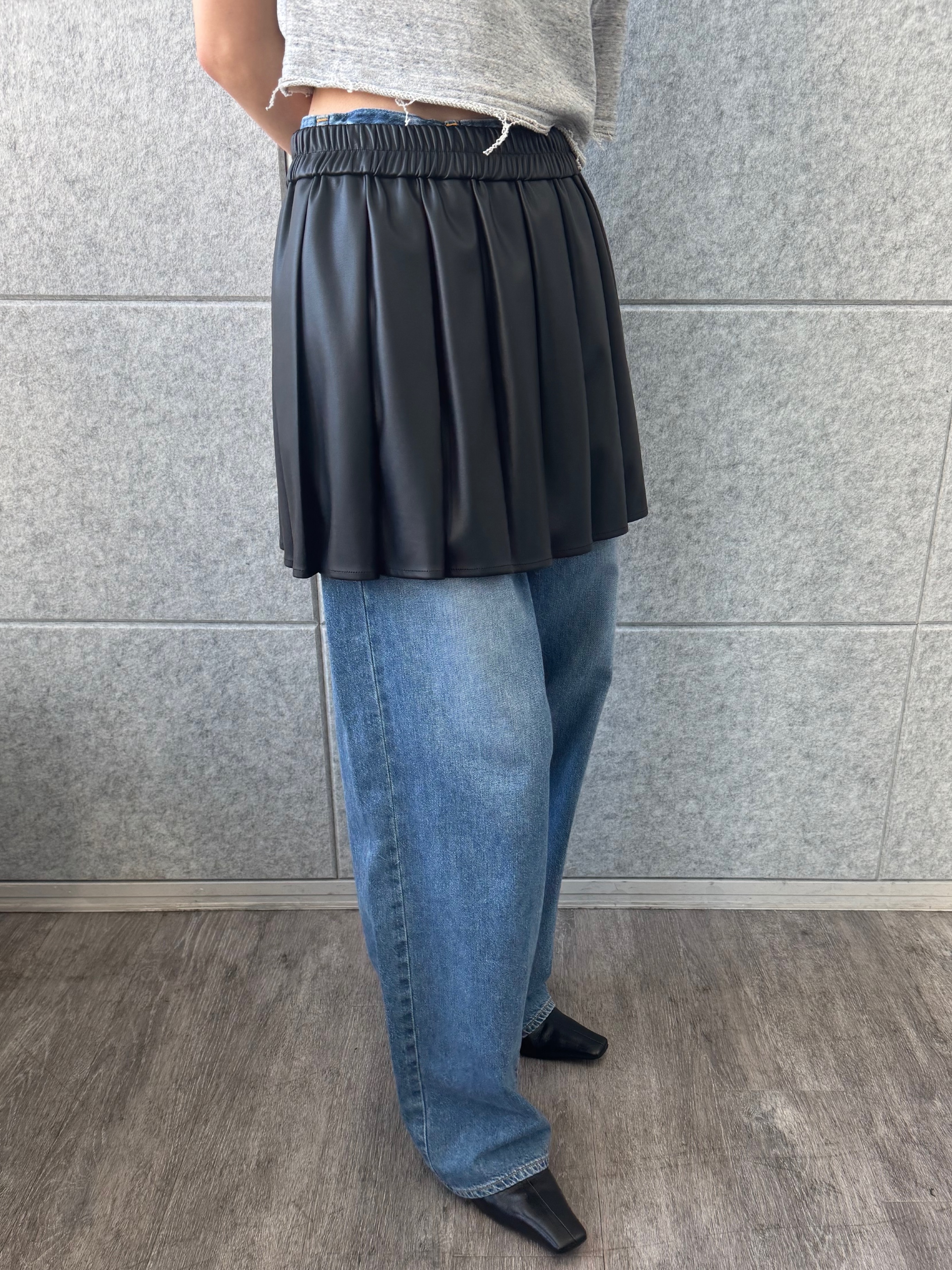 designer yukaさんの「CODE A｜leather like mini skirt」を使ったコーディネート