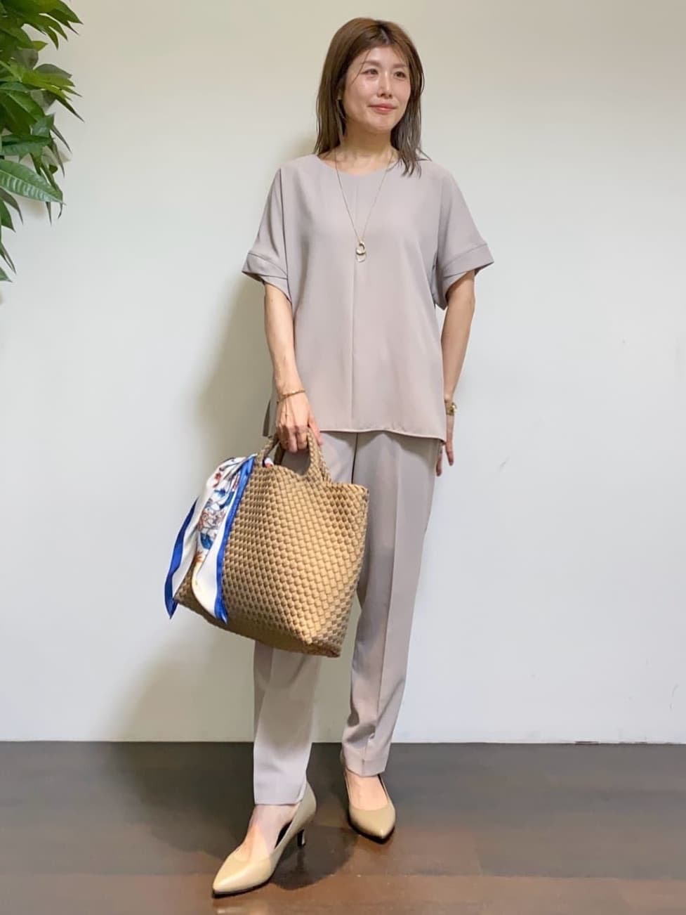 tomoさんの「UNTITLED｜【セットアップ可/洗える】シアーVネックカーディガン」を使ったコーディネート
