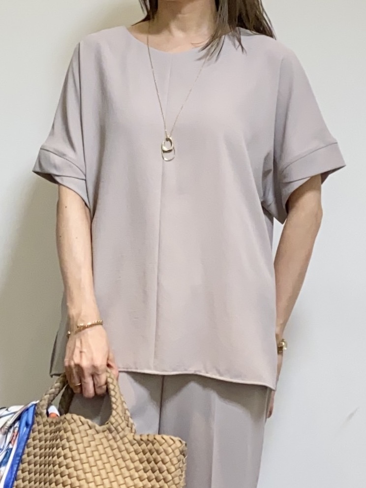 tomoさんの「UNTITLED｜【セットアップ可/洗える】シアーVネックカーディガン」を使ったコーディネート
