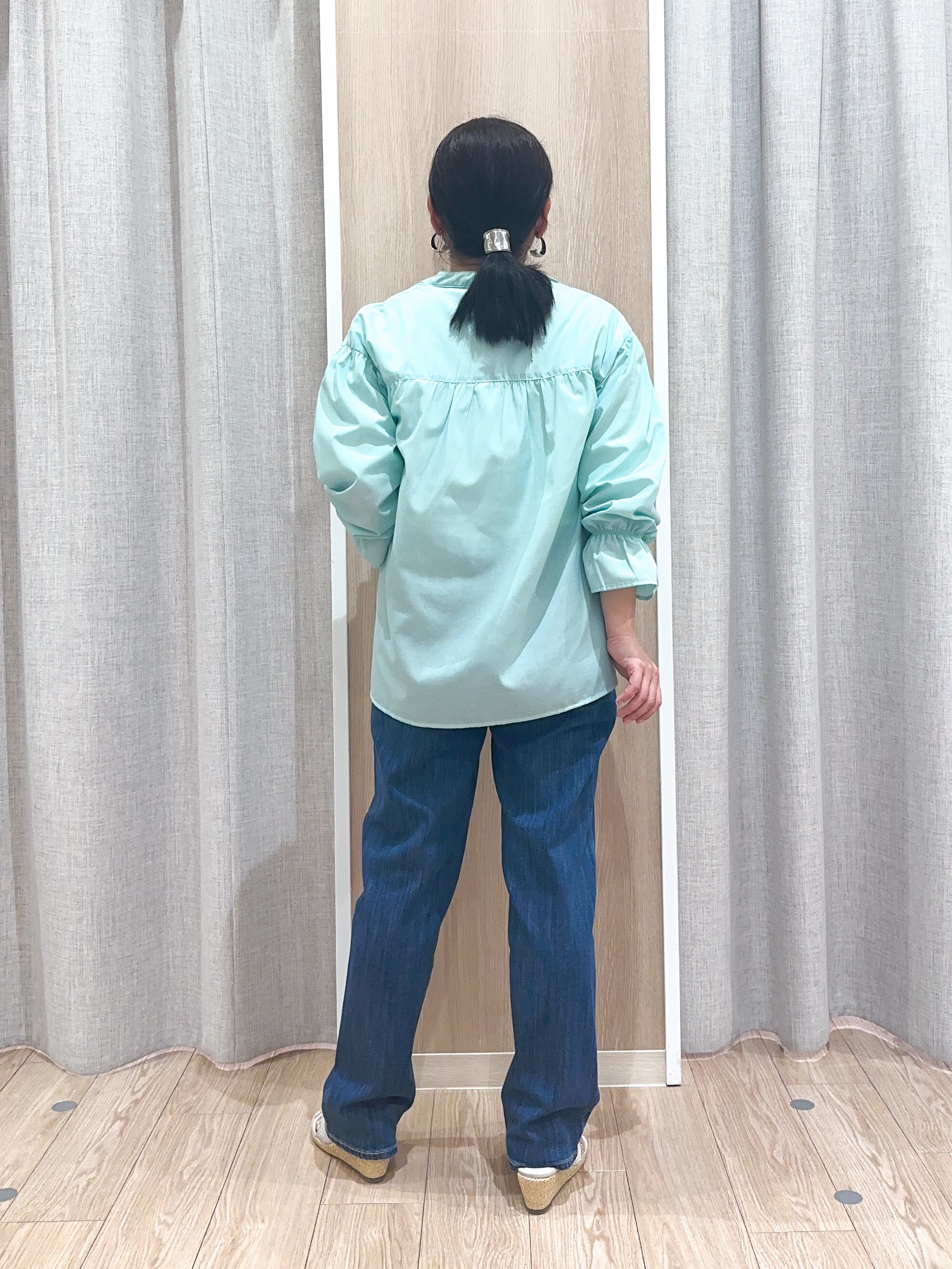 naoさんの「grove｜【イージーケア】麻混スタンドギャザーシャツ」を使ったコーディネート