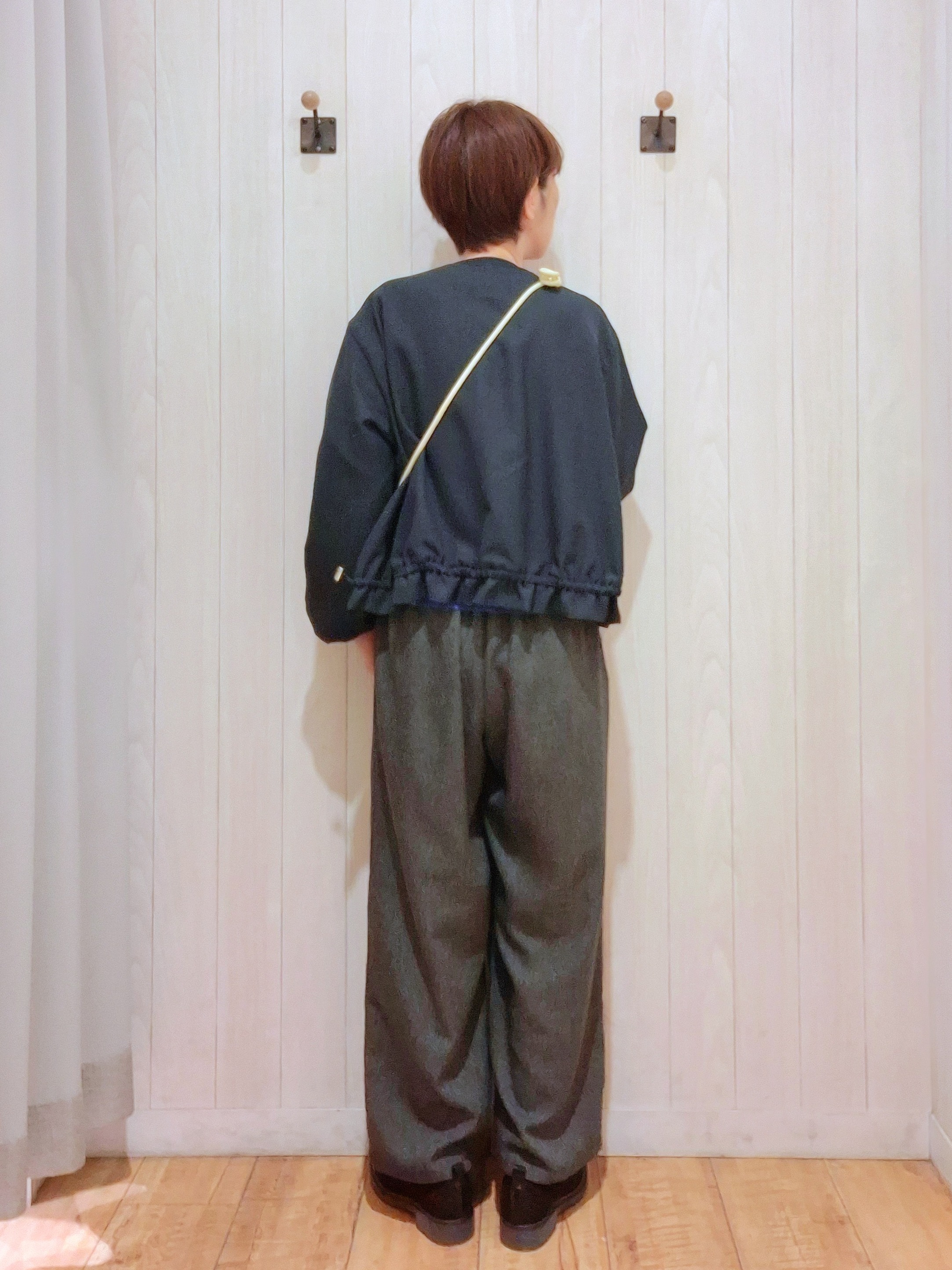 Ribさんの「SHOO･LA･RUE｜【洗濯機可/UV】さらっとしたタッチが心地よい ショート丈 Vネックカーディガン」を使ったコーディネート