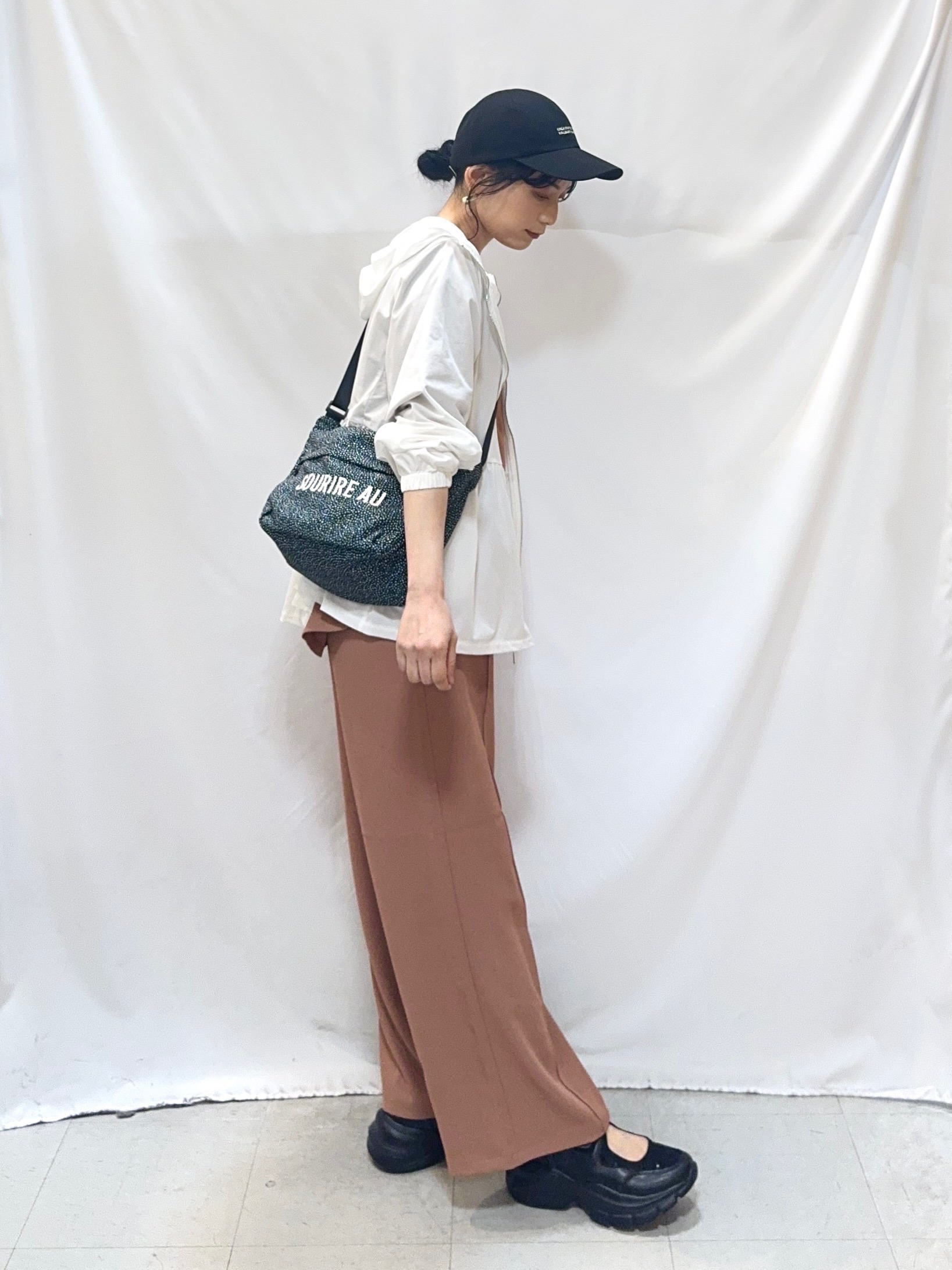 𝐇𝐢𝐫𝐨𝐦𝐢さんの「SHOO･LA･RUE｜【S-LL/体型カバー】日焼け対策にも女性らしさを UVカットペプラムパーカ」を使ったコーディネート
