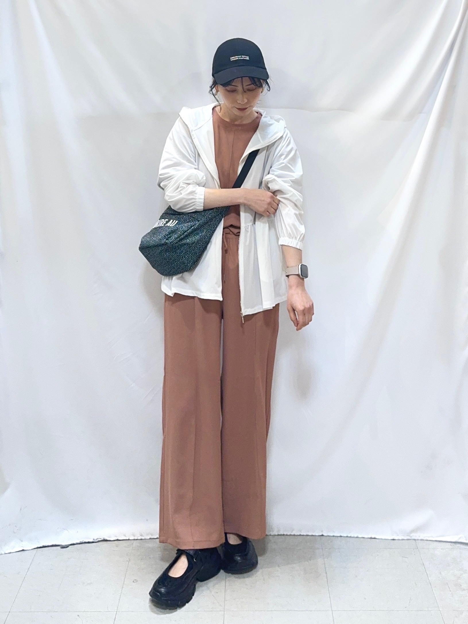 𝐇𝐢𝐫𝐨𝐦𝐢さんの「SHOO･LA･RUE｜【S-LL/体型カバー】日焼け対策にも女性らしさを UVカットペプラムパーカ」を使ったコーディネート