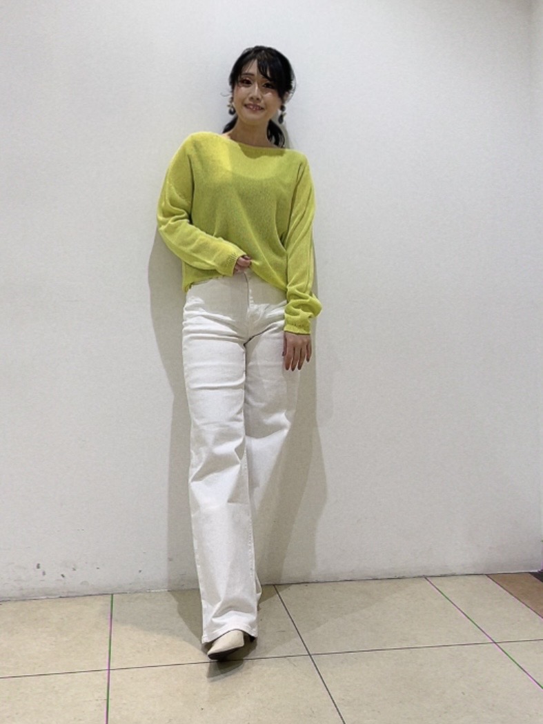 watanabeさんの「UNTITLED｜【8色展開/程よい透け感】ドライタッチボートネックニット」を使ったコーディネート