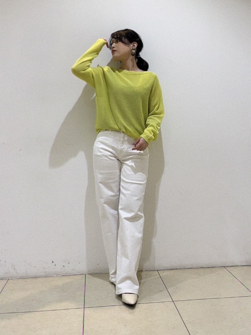watanabeさんの「UNTITLED｜【8色展開/程よい透け感】ドライタッチボートネックニット」を使ったコーディネート