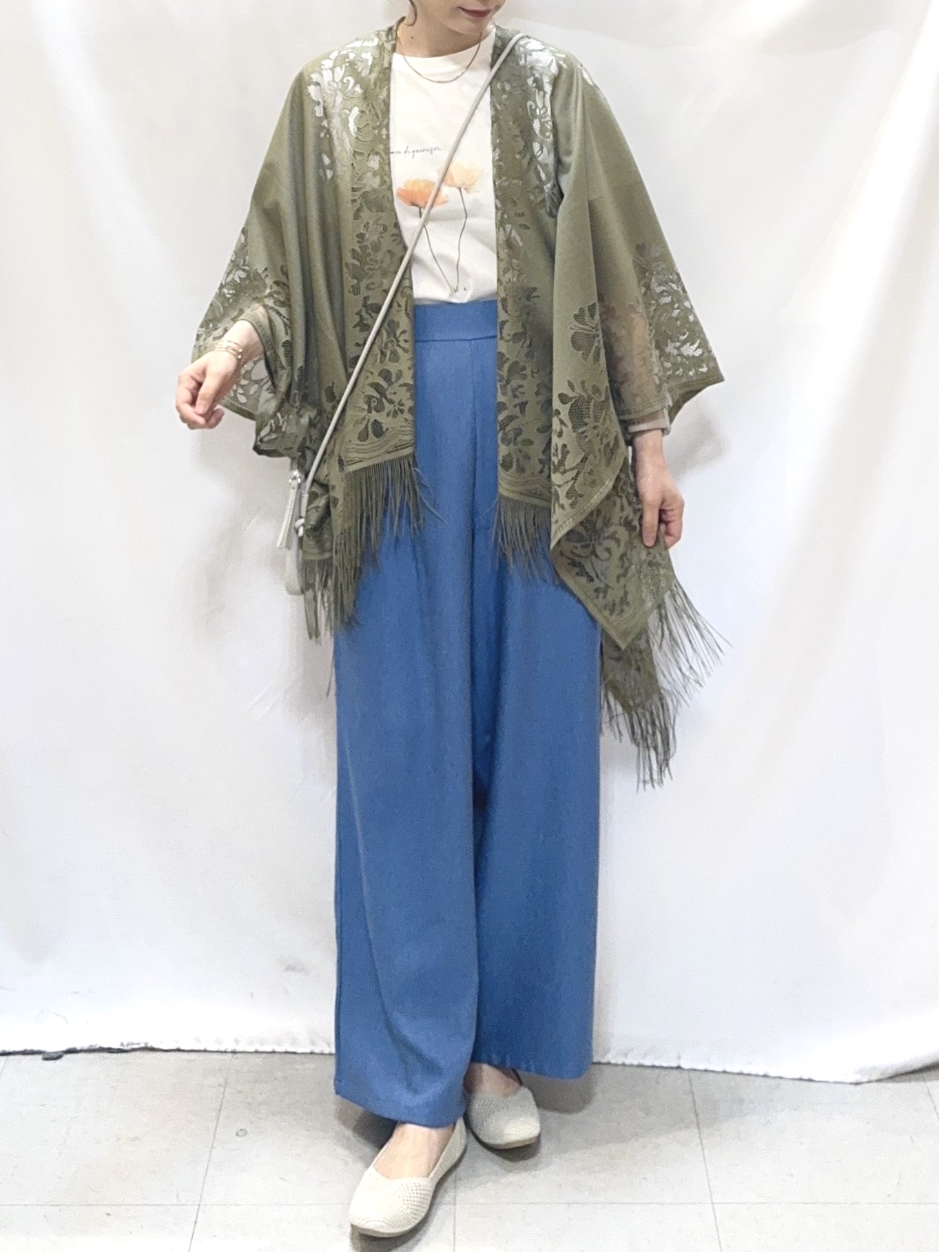 𝐇𝐢𝐫𝐨𝐦𝐢さんの「SHOO･LA･RUE｜デイリーから和装まで幅広く使える レースポンチョ」を使ったコーディネート