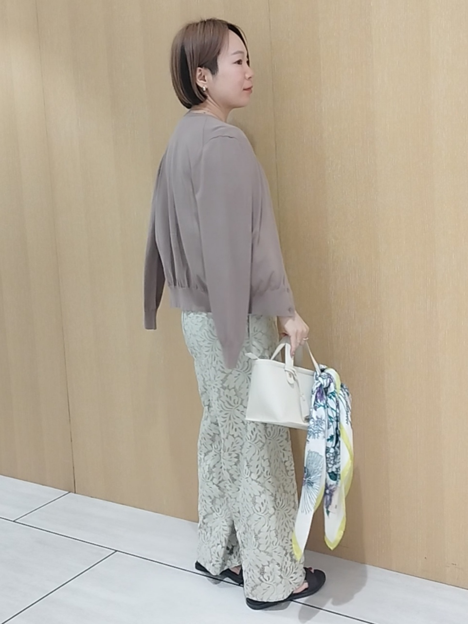s u g iさんの「UNTITLED｜◆【9色展開/アンサンブル可】コットンクルーネックカーディガン」を使ったコーディネート