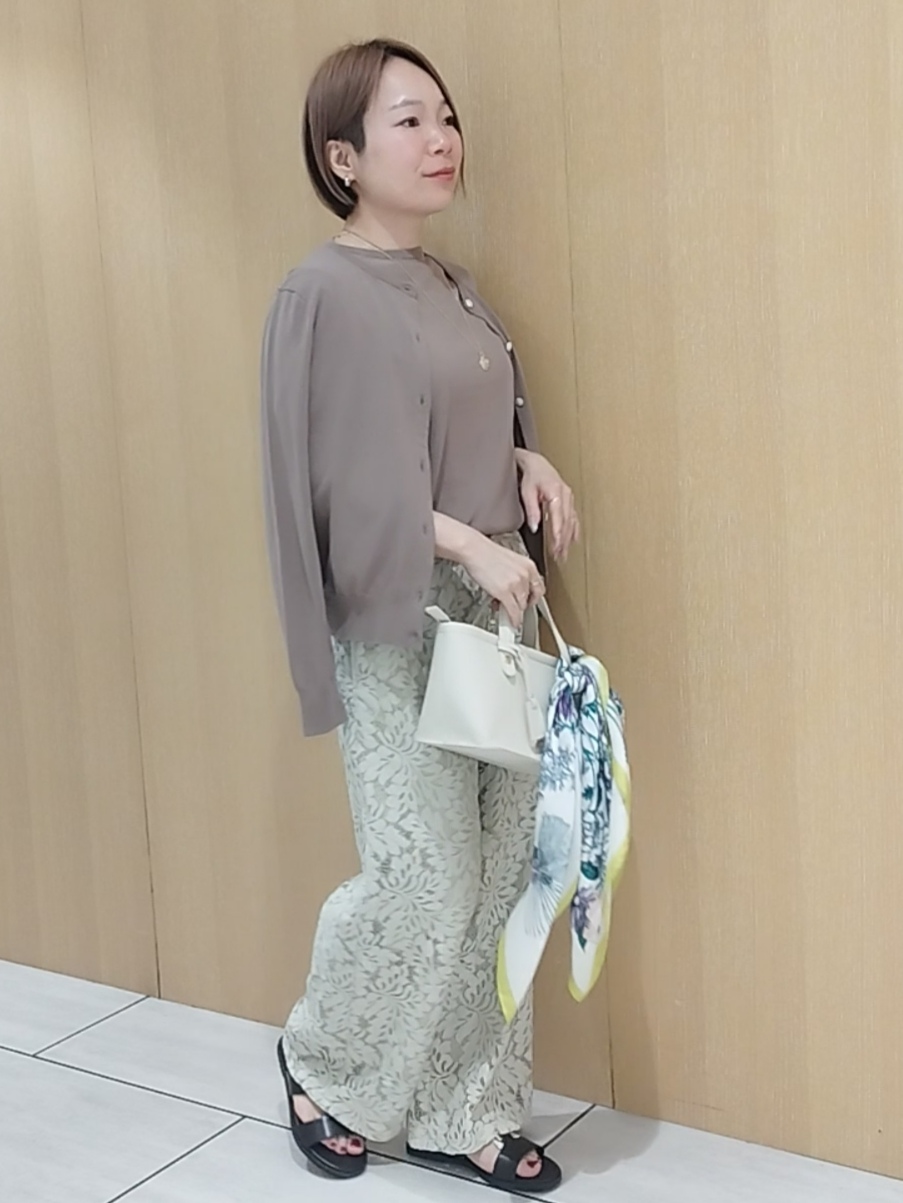s u g iさんの「UNTITLED｜◆【9色展開/アンサンブル可】コットンクルーネックカーディガン」を使ったコーディネート