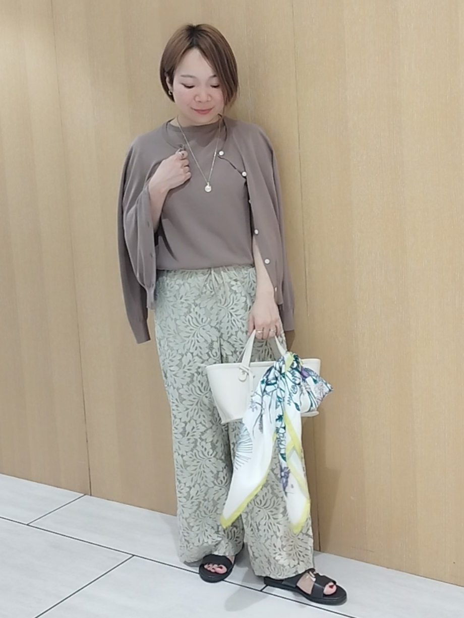 s u g iさんの「UNTITLED｜◆【9色展開/アンサンブル可】コットンクルーネックカーディガン」を使ったコーディネート