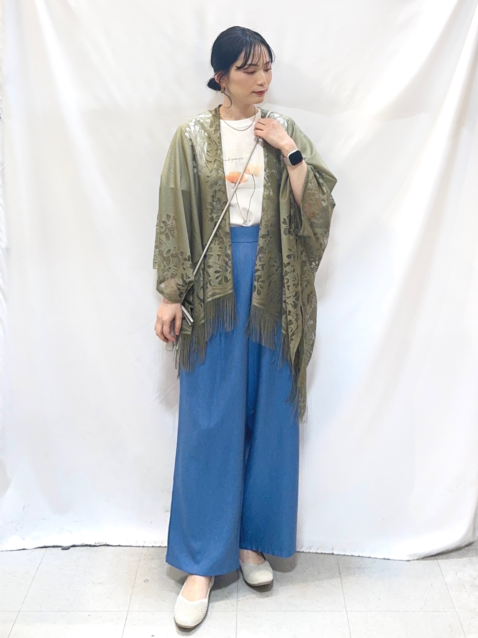 𝐇𝐢𝐫𝐨𝐦𝐢さんの「SHOO･LA･RUE｜デイリーから和装まで幅広く使える レースポンチョ」を使ったコーディネート
