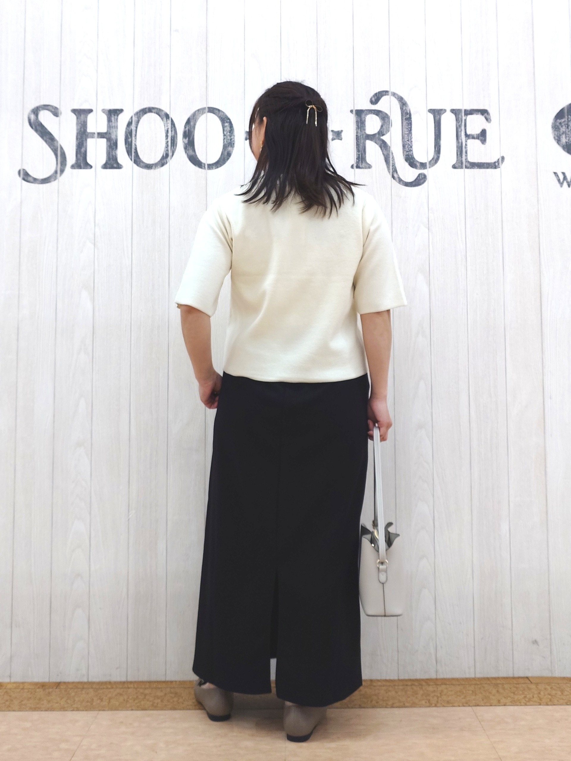 とろろさんの「SHOO･LA･RUE｜【S-LL/洗濯機可】金ボタン5分袖カーディガン」を使ったコーディネート