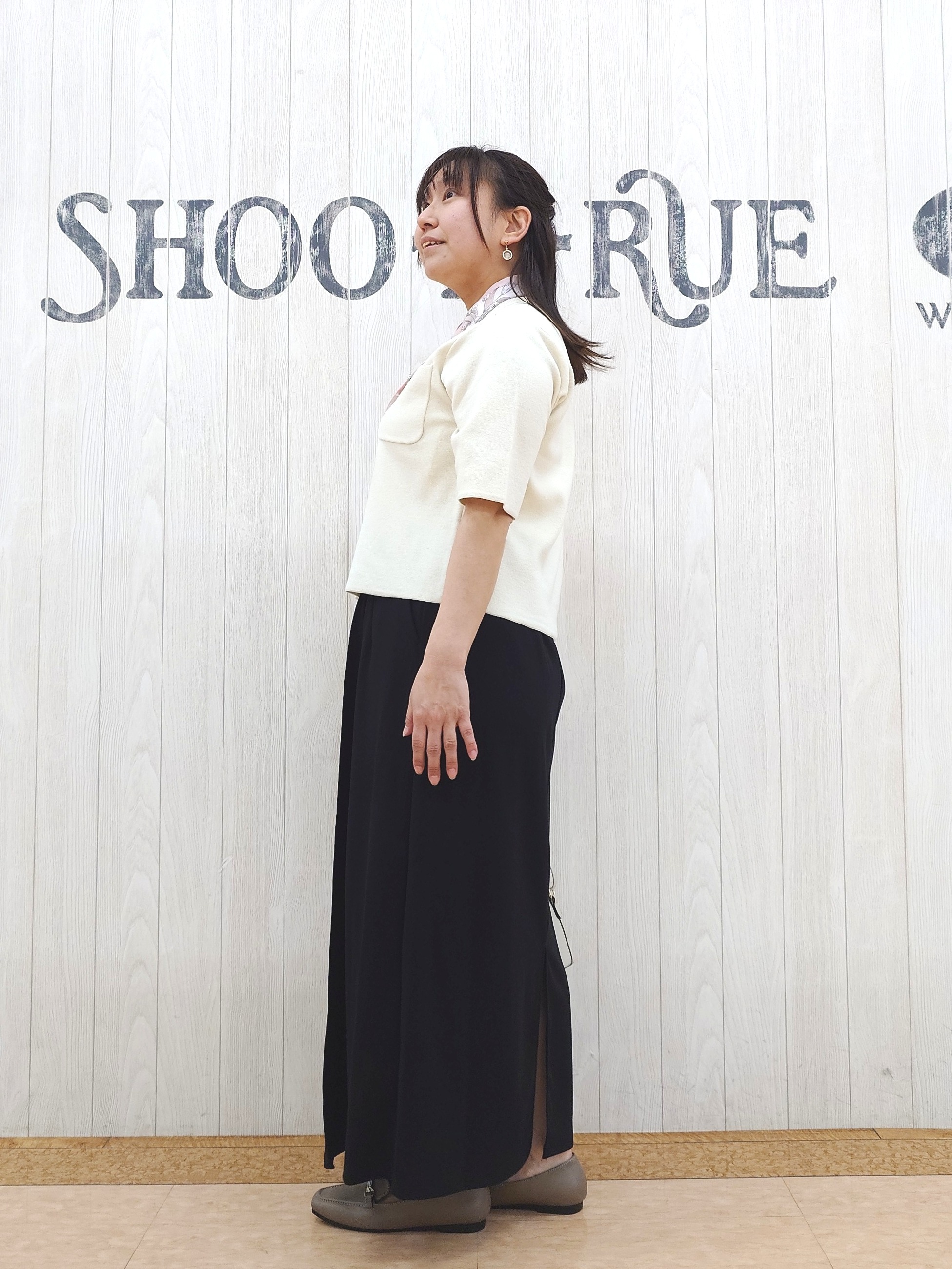 とろろさんの「SHOO･LA･RUE｜【S-LL/洗濯機可】金ボタン5分袖カーディガン」を使ったコーディネート