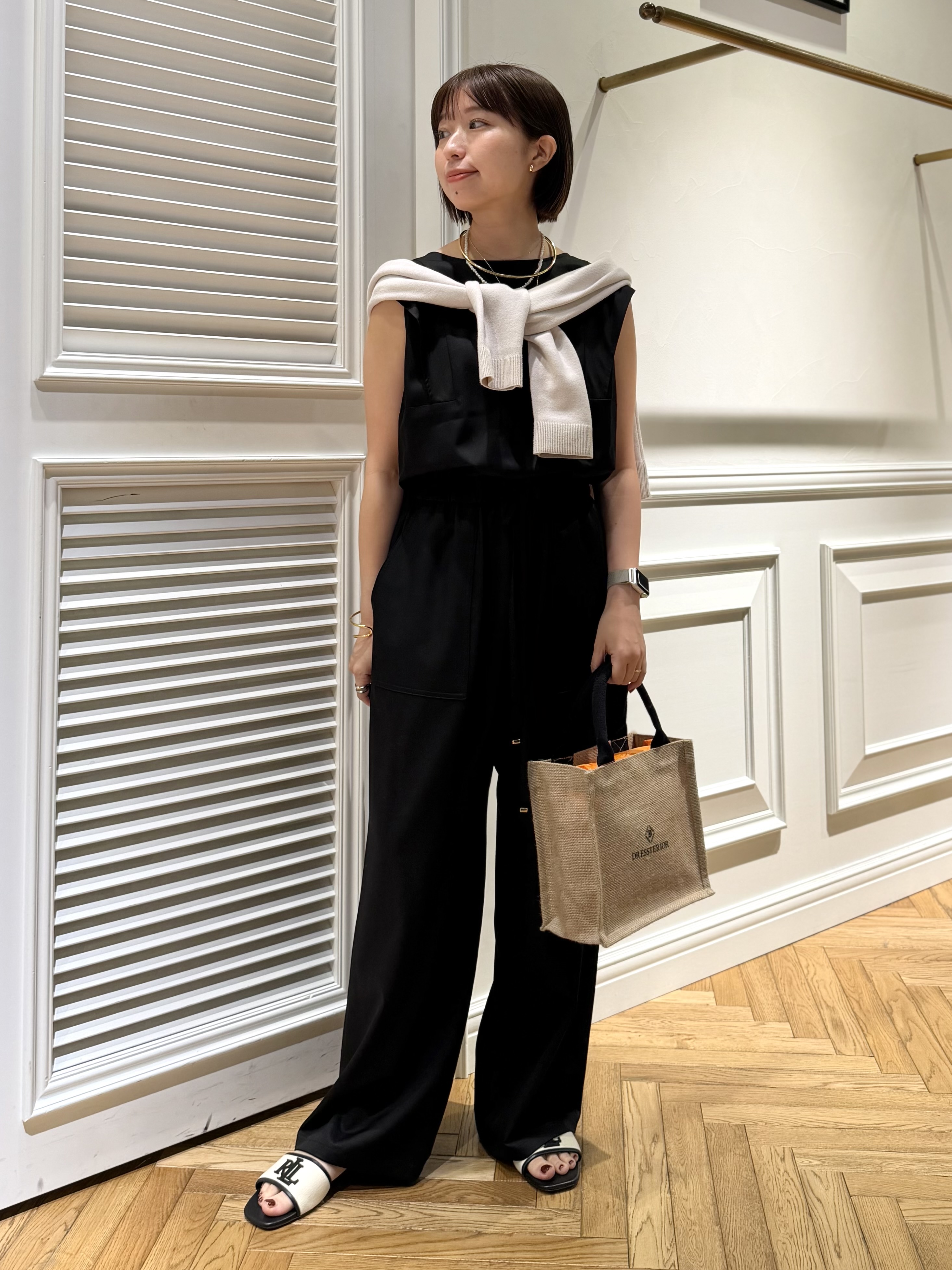 つじ まこさんの「DRESSTERIOR｜ジュートキャンバス ミニバッグ」を使ったコーディネート