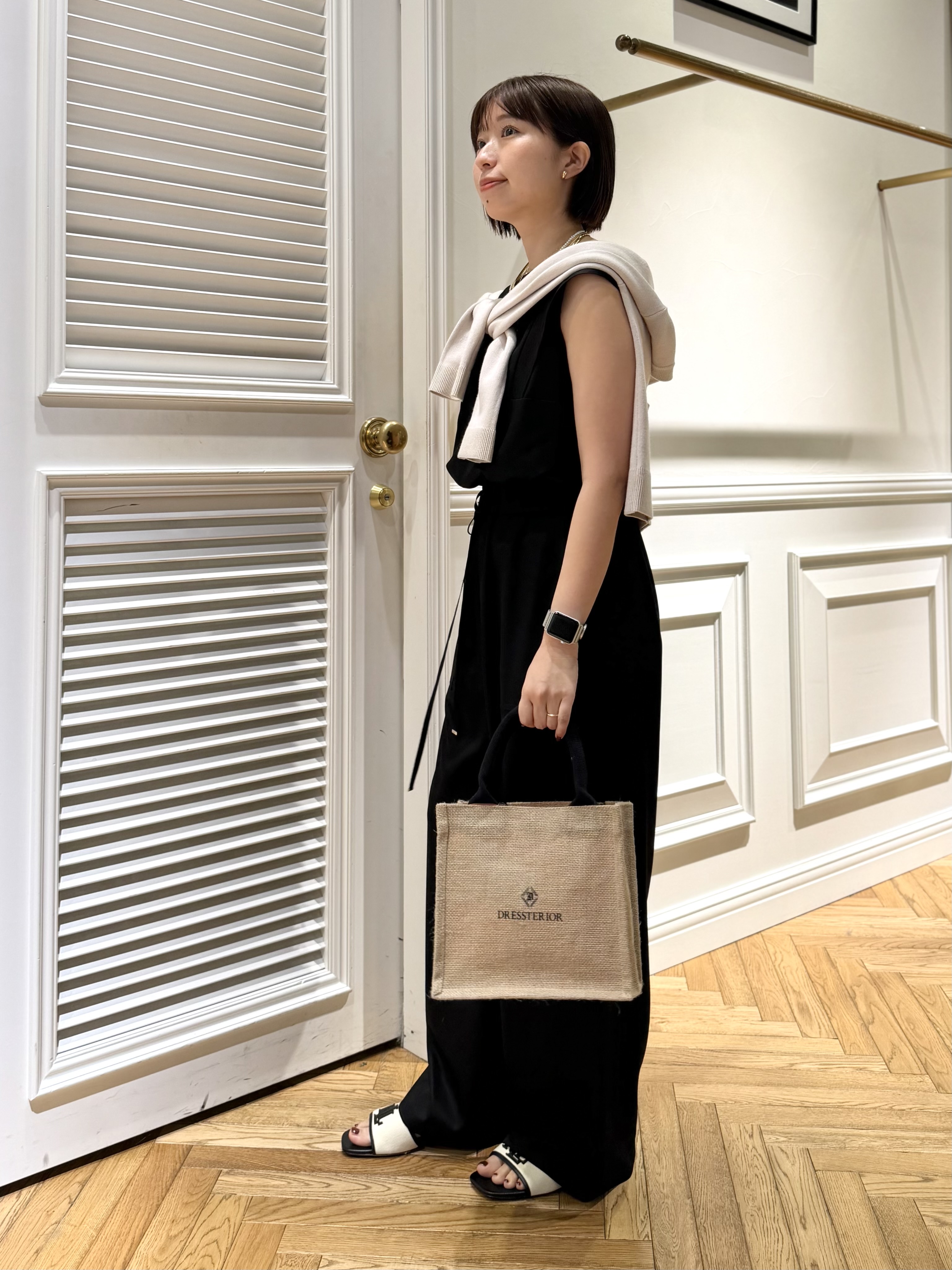 つじ まこさんの「DRESSTERIOR｜ジュートキャンバス ミニバッグ」を使ったコーディネート