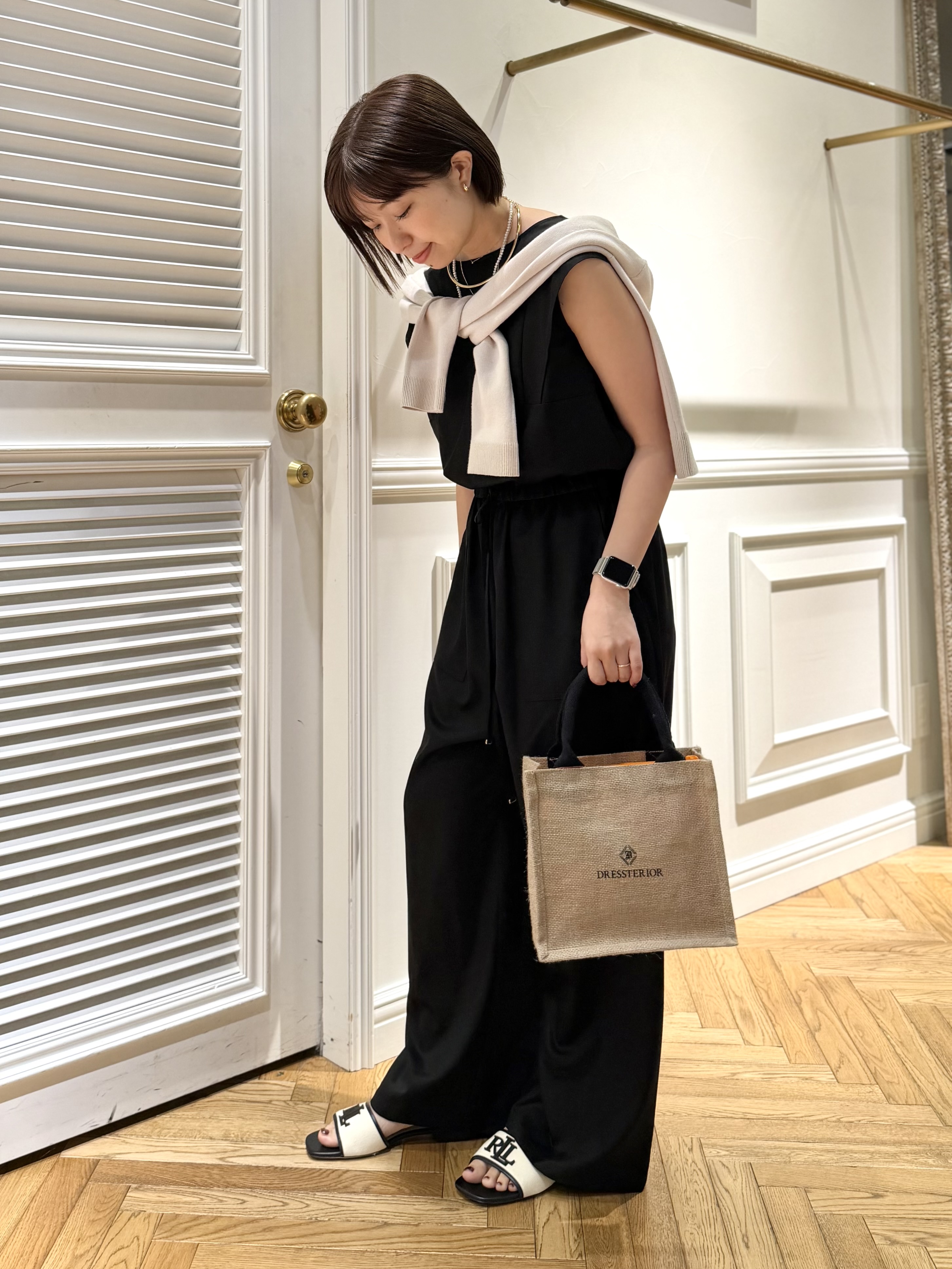 つじ まこさんの「DRESSTERIOR｜ジュートキャンバス ミニバッグ」を使ったコーディネート