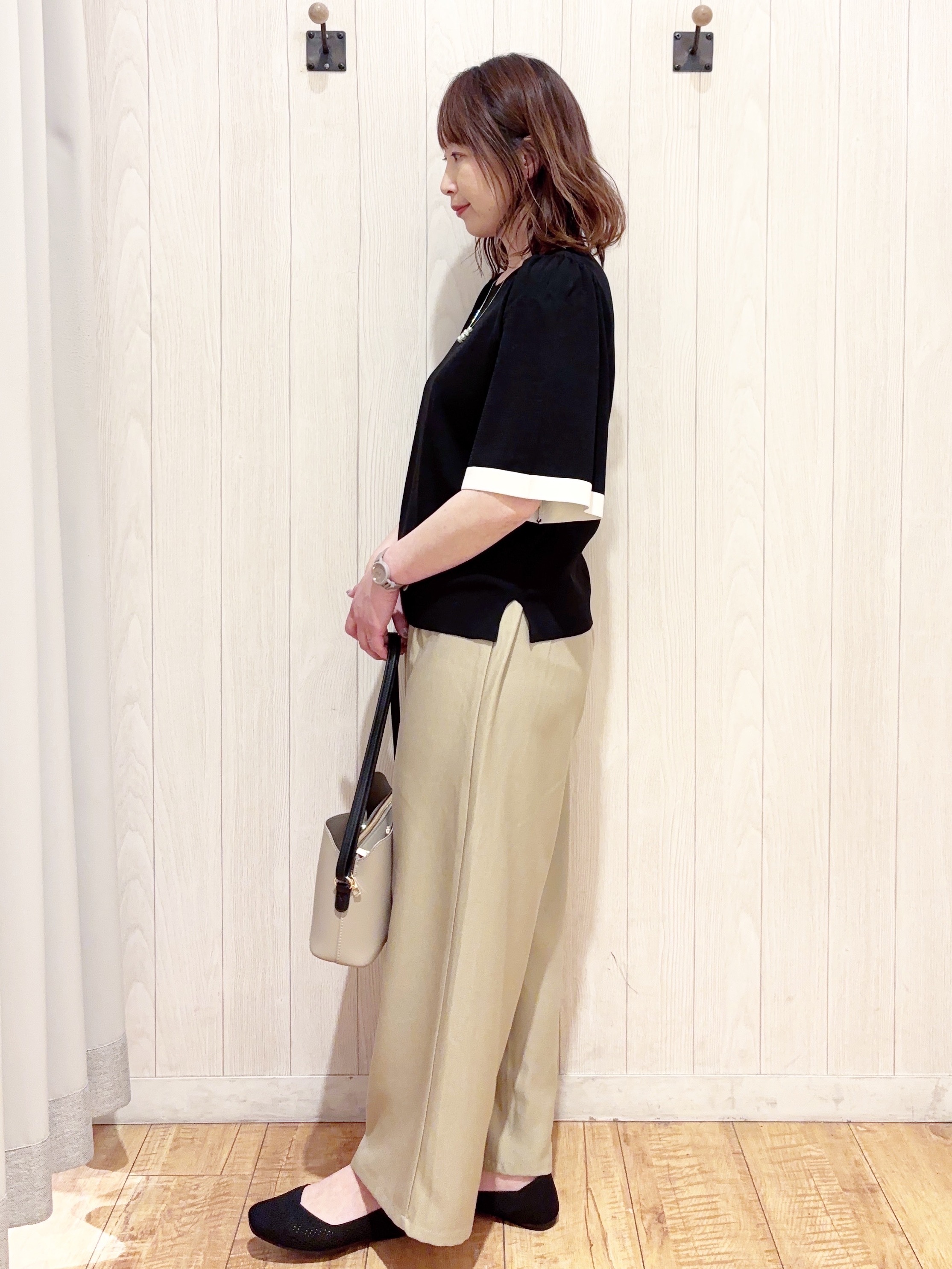 あいこさんの「SHOO･LA･RUE｜【毎日洗える/UV/S-LL】二の腕かくせる フレアスリーブひらり5分袖ニット」を使ったコーディネート