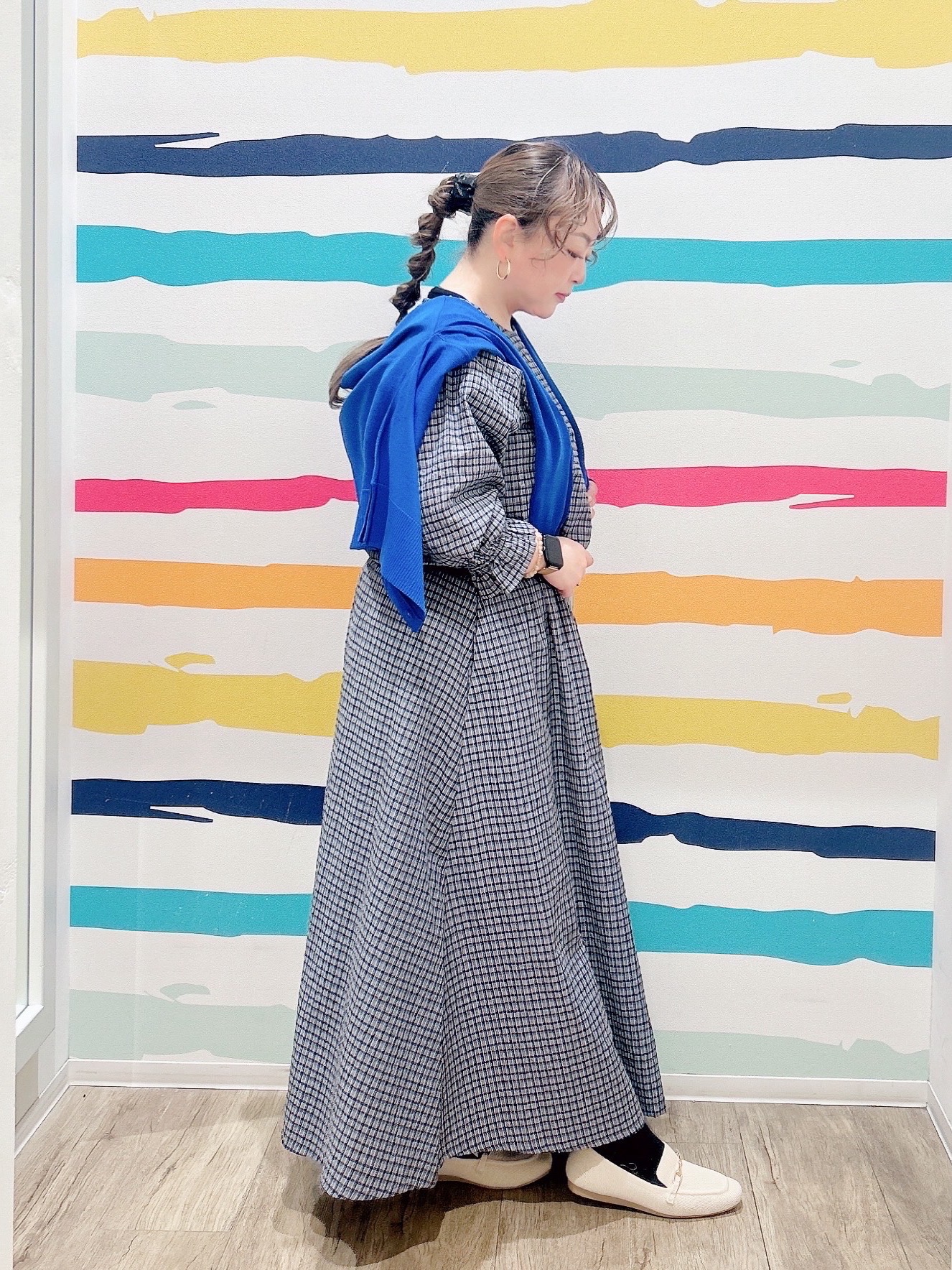 Peeさんの「SHOO･LA･RUE｜【洗濯機可/UV】さらっとしたタッチが心地よい ショート丈 Vネックカーディガン」を使ったコーディネート