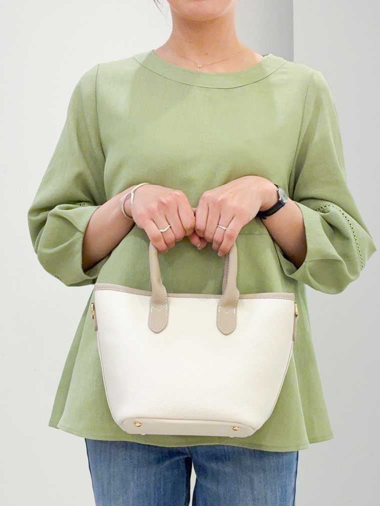 kanakoさんの「grove｜【UVカット・体型カバーも叶う】麻調メッシュランタンスリーブブラウス」を使ったコーディネート