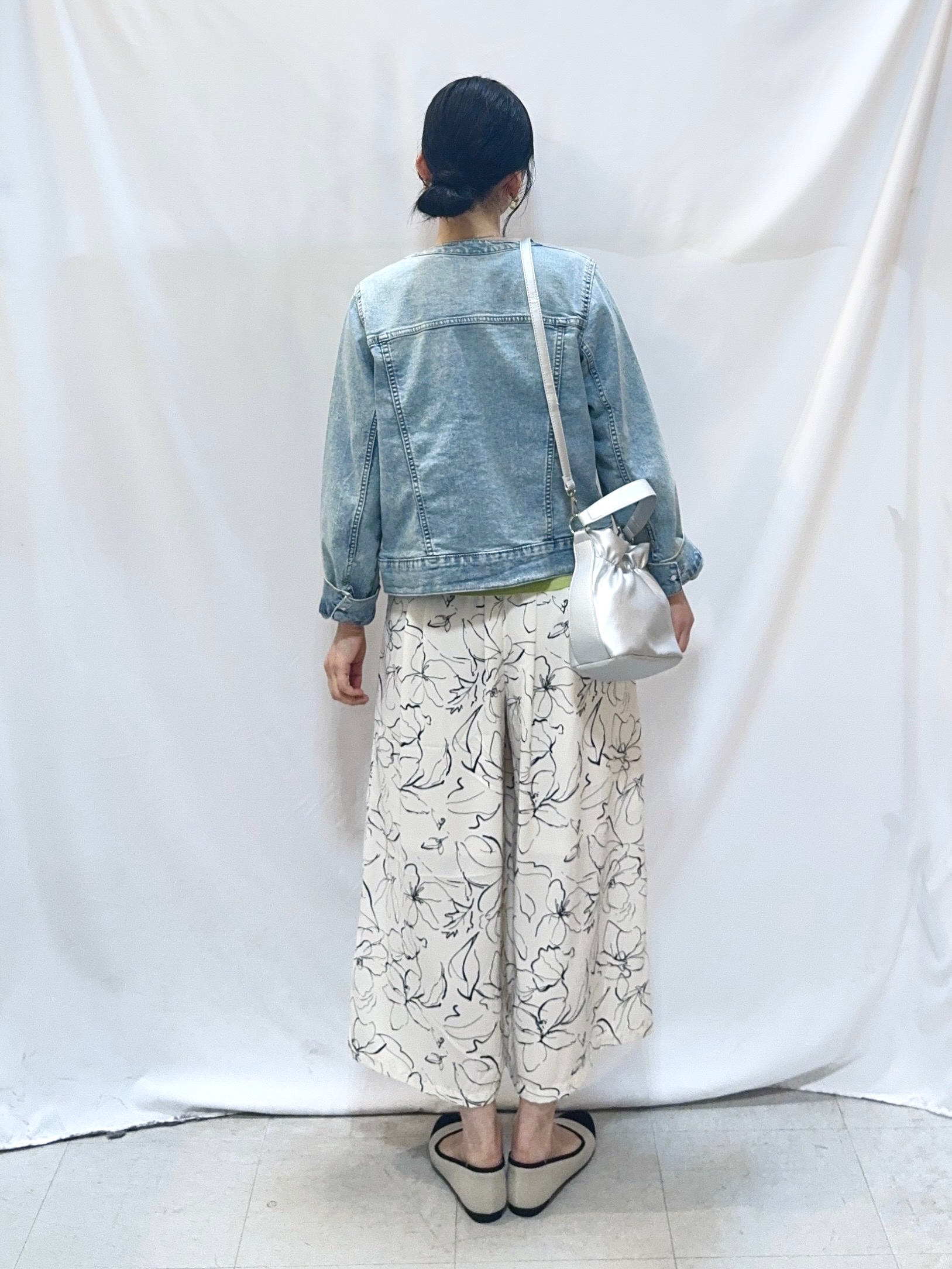 𝐇𝐢𝐫𝐨𝐦𝐢さんの「SHOO･LA･RUE｜【洗濯機可/S-LL】さらりと軽やか インせず着られる すっきり見えドルマンニット」を使ったコーディネート