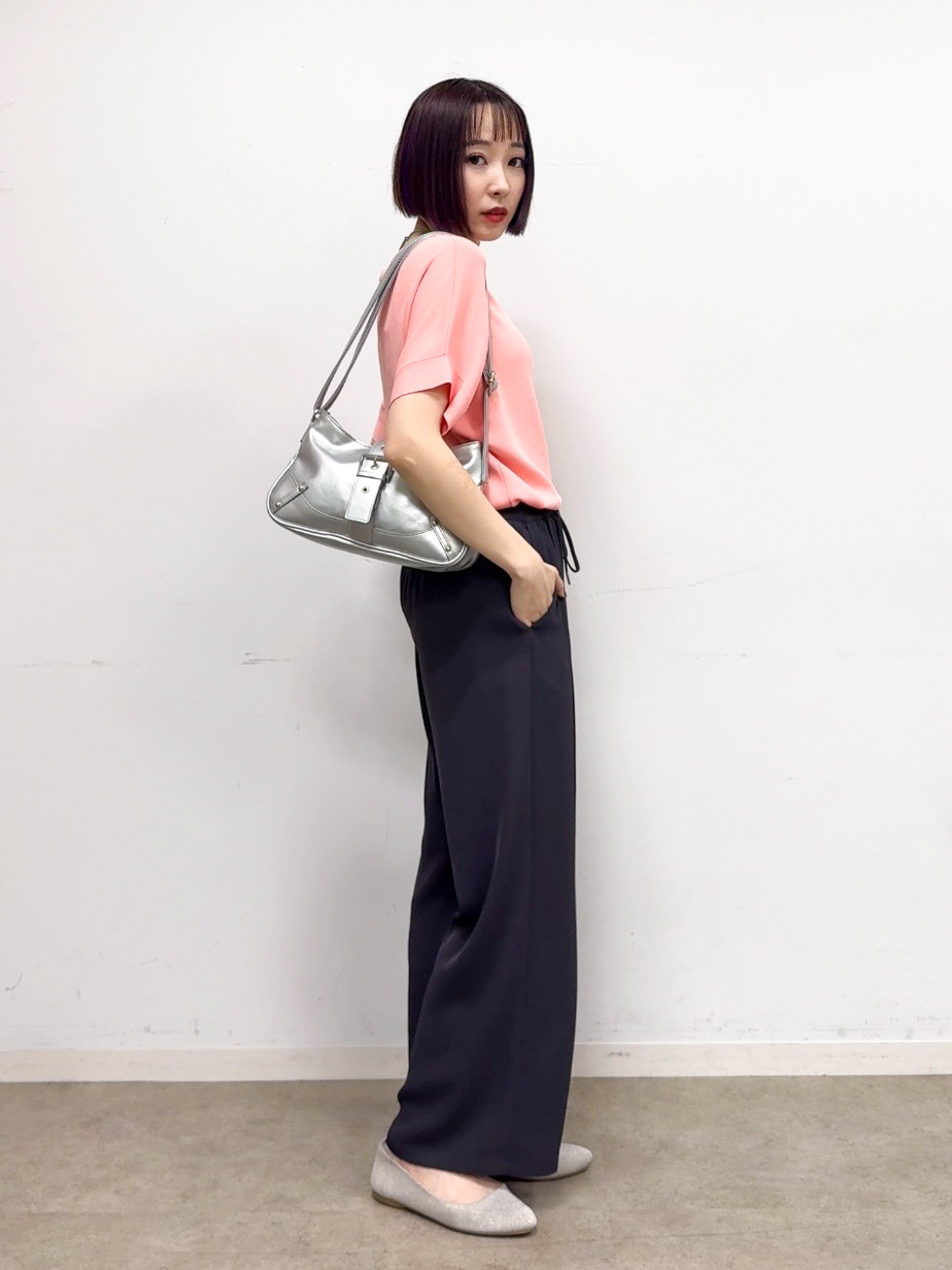 𝐜𝐡𝐢𝐤𝐚さんの「SHOO･LA･RUE｜【毎日洗える/UV】二の腕隠れる さらっとドルマン半袖ニット」を使ったコーディネート