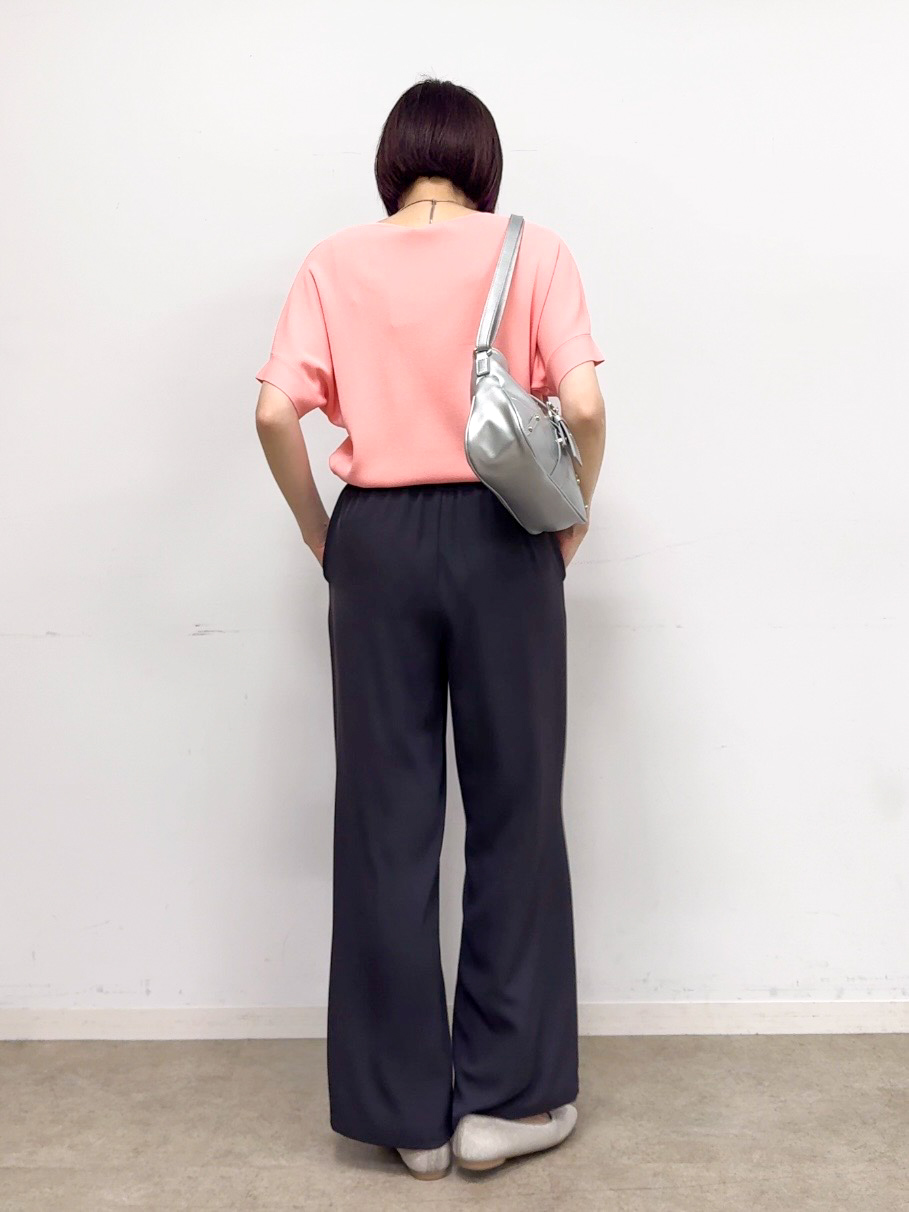 𝐜𝐡𝐢𝐤𝐚さんの「SHOO･LA･RUE｜【毎日洗える/UV】二の腕隠れる さらっとドルマン半袖ニット」を使ったコーディネート