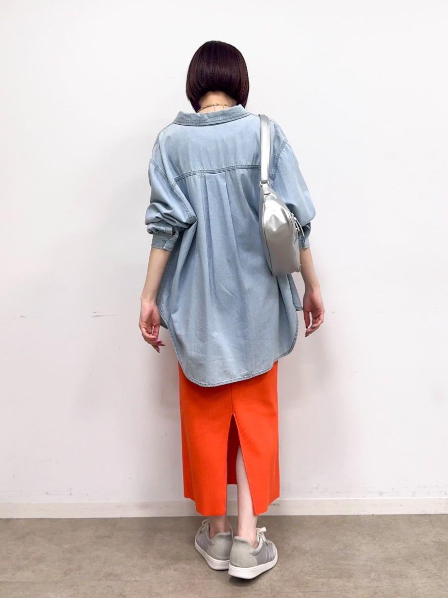 𝐜𝐡𝐢𝐤𝐚さんの「SHOO･LA･RUE｜【セルフカット可能/洗濯機可/S-LL】テレコナロースカート」を使ったコーディネート