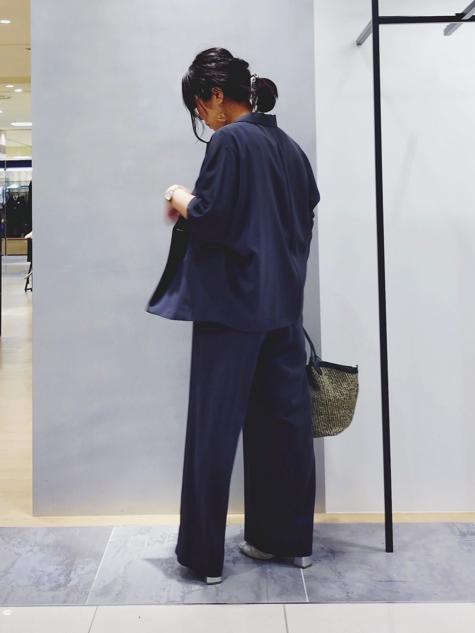 TOMOMIさんの「INDIVI｜【接触冷感／透湿／着る日傘】イージーワイドパンツ」を使ったコーディネート