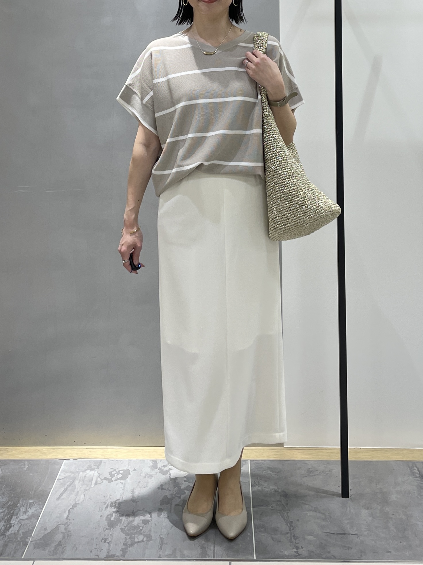 shihoさんの「INDIVI｜【11色展開/体型カバー】前後2WAYフレンチスリーブニット」を使ったコーディネート